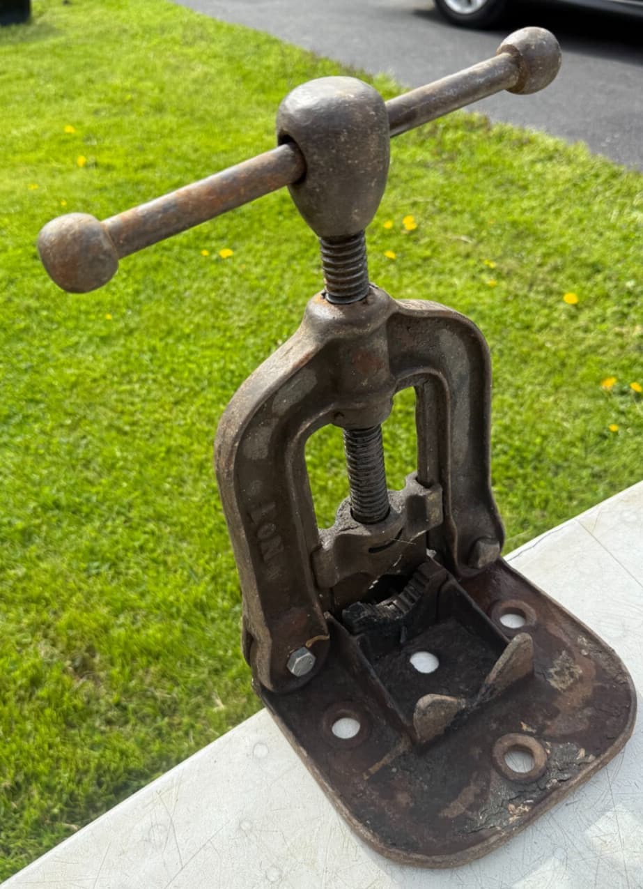 Vintage #1 Bench Pipe Vise Yoke Heavy Duty 3
