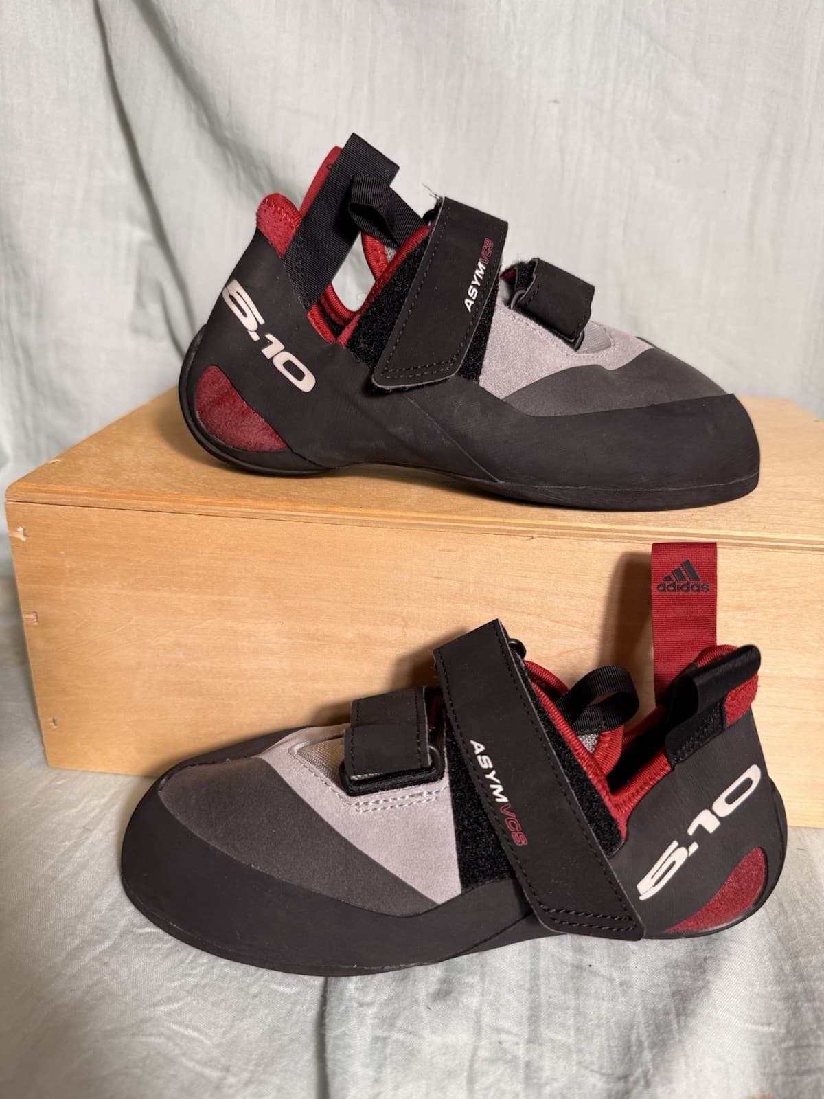 Adidas ASYM 5.10 Women's Rock Climbing Slipper Shoes US 7.5 Black/Red/Grey