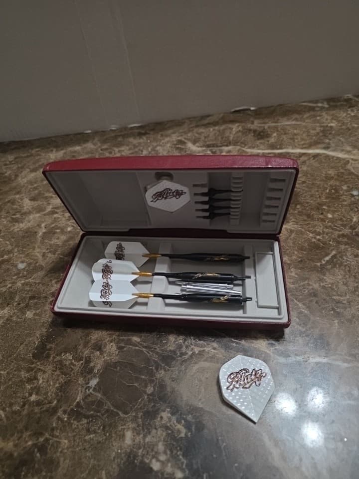 Vintage Blatz Draft Dart Set Case With 3 Darts Extra Flights And Tips 2