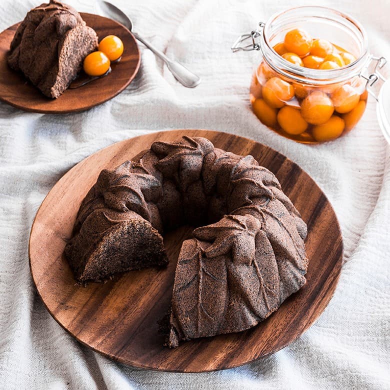 Nordic Ware Harvest Leaves Bundt® Pan 6