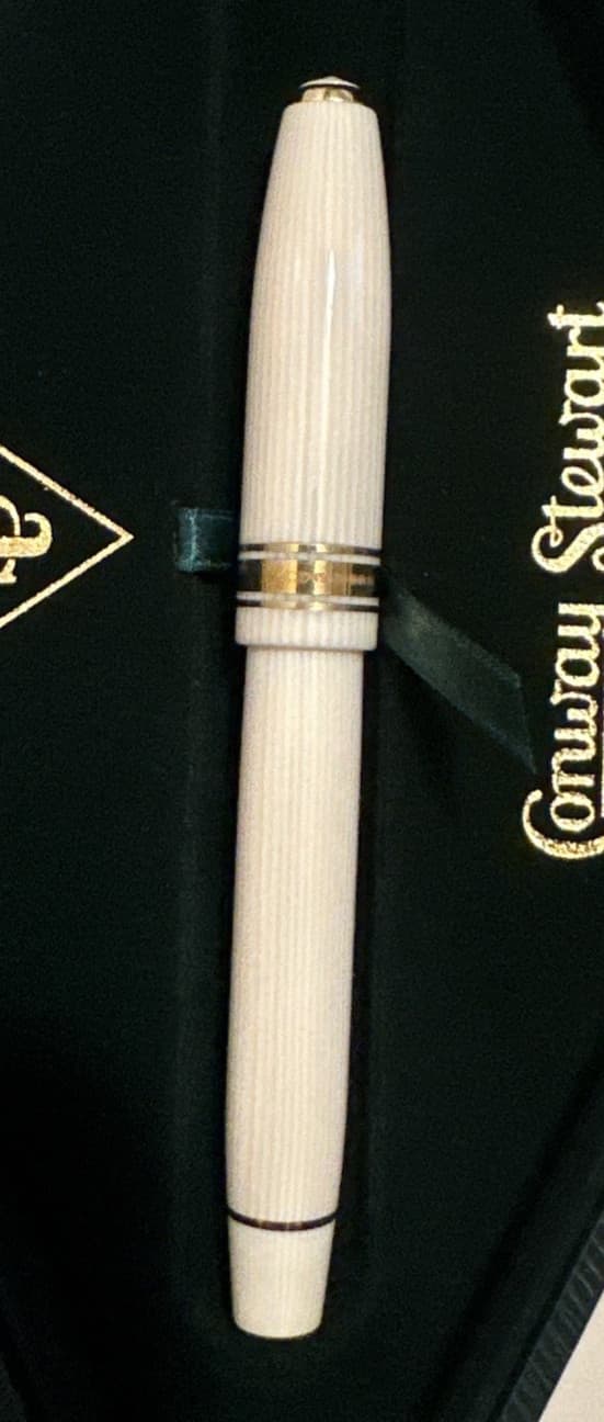 Conway Stewart 100 Series Cream Casein W/Gold Trim Fountain Pen Fine Nib 117/300 2