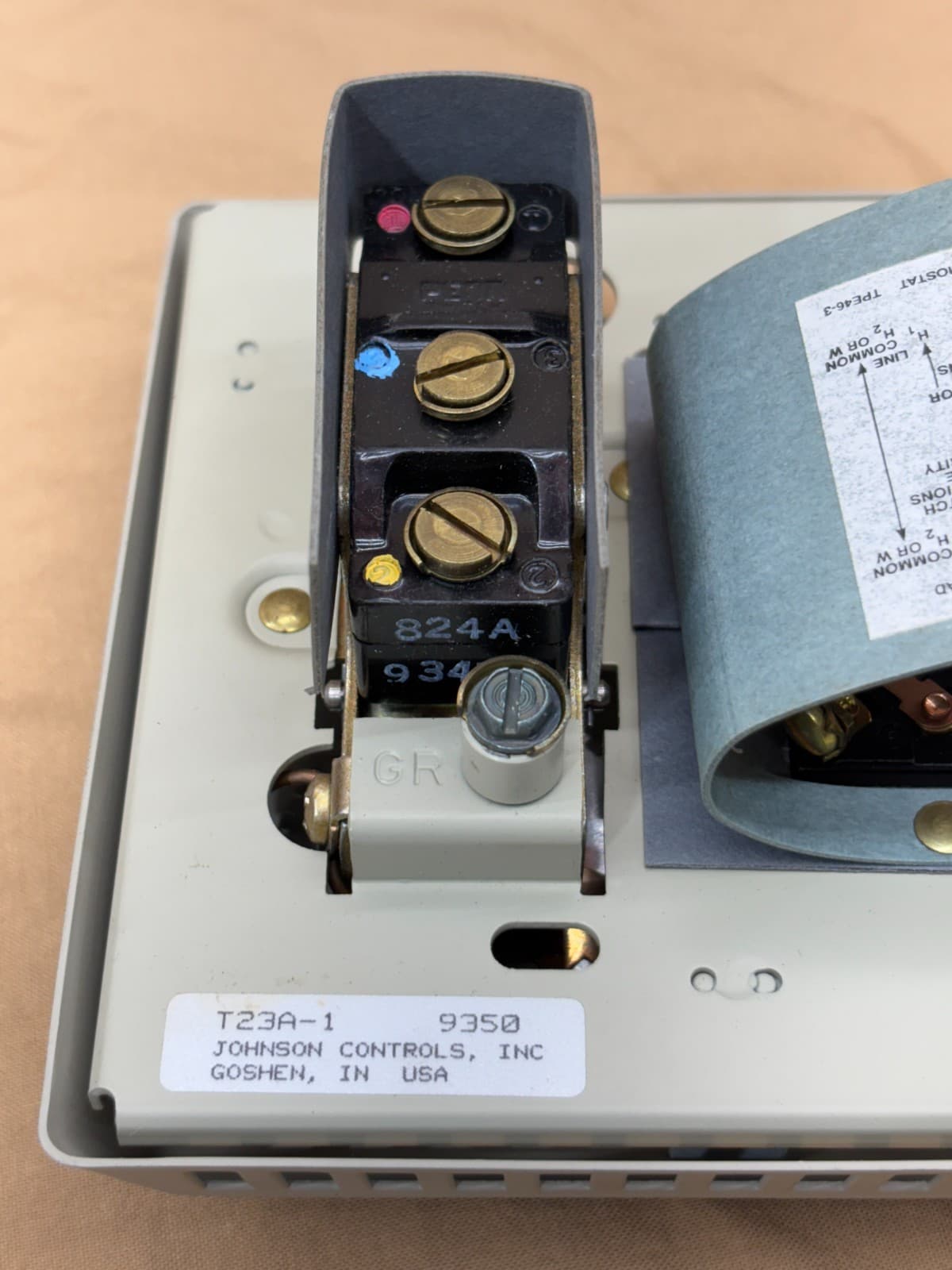 Johnson Controls T23A-1C Fan Coil Thermostat 50 To 90F Heat Cool System Switch 3