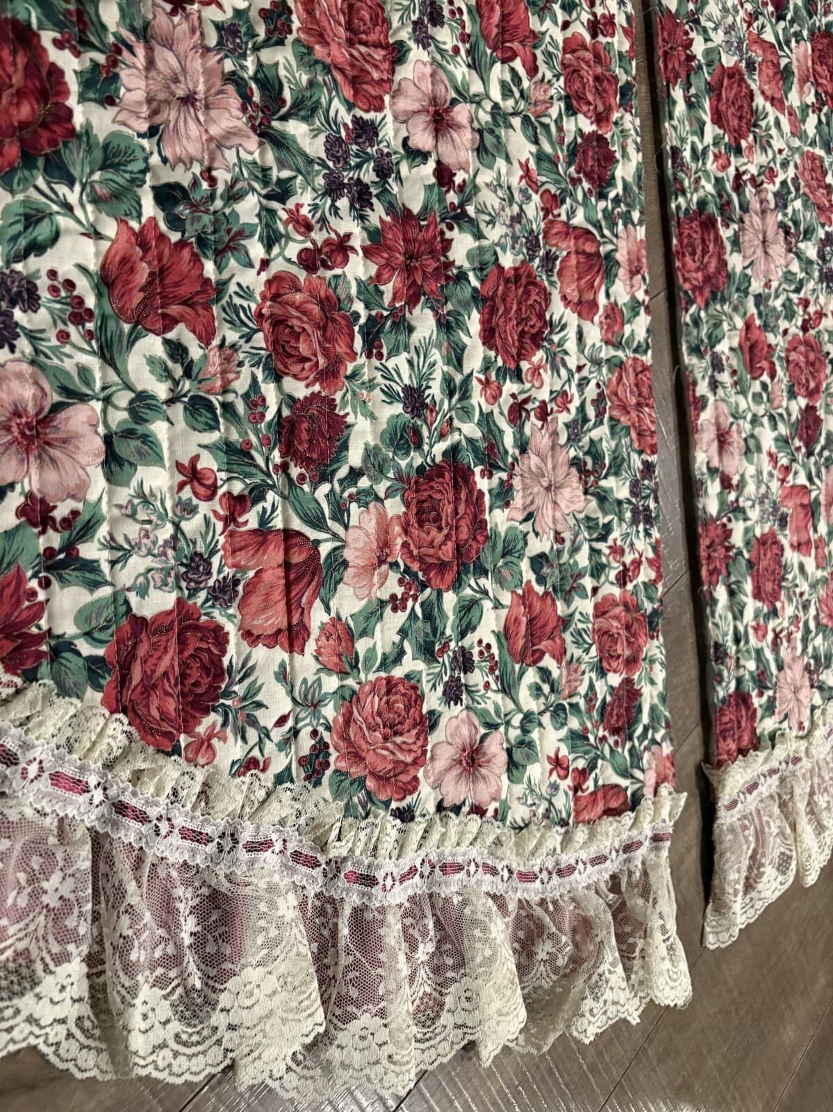 Vintage Shabby Grandma Cottage Floral Quilted Christmas Tree Skirt Lace Trim 3