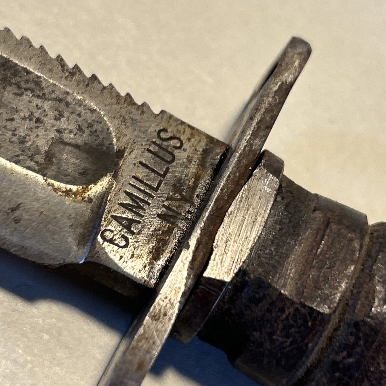 Camillus NY Fixed Blade Knife Fighting Knife Saw Back Survival 4