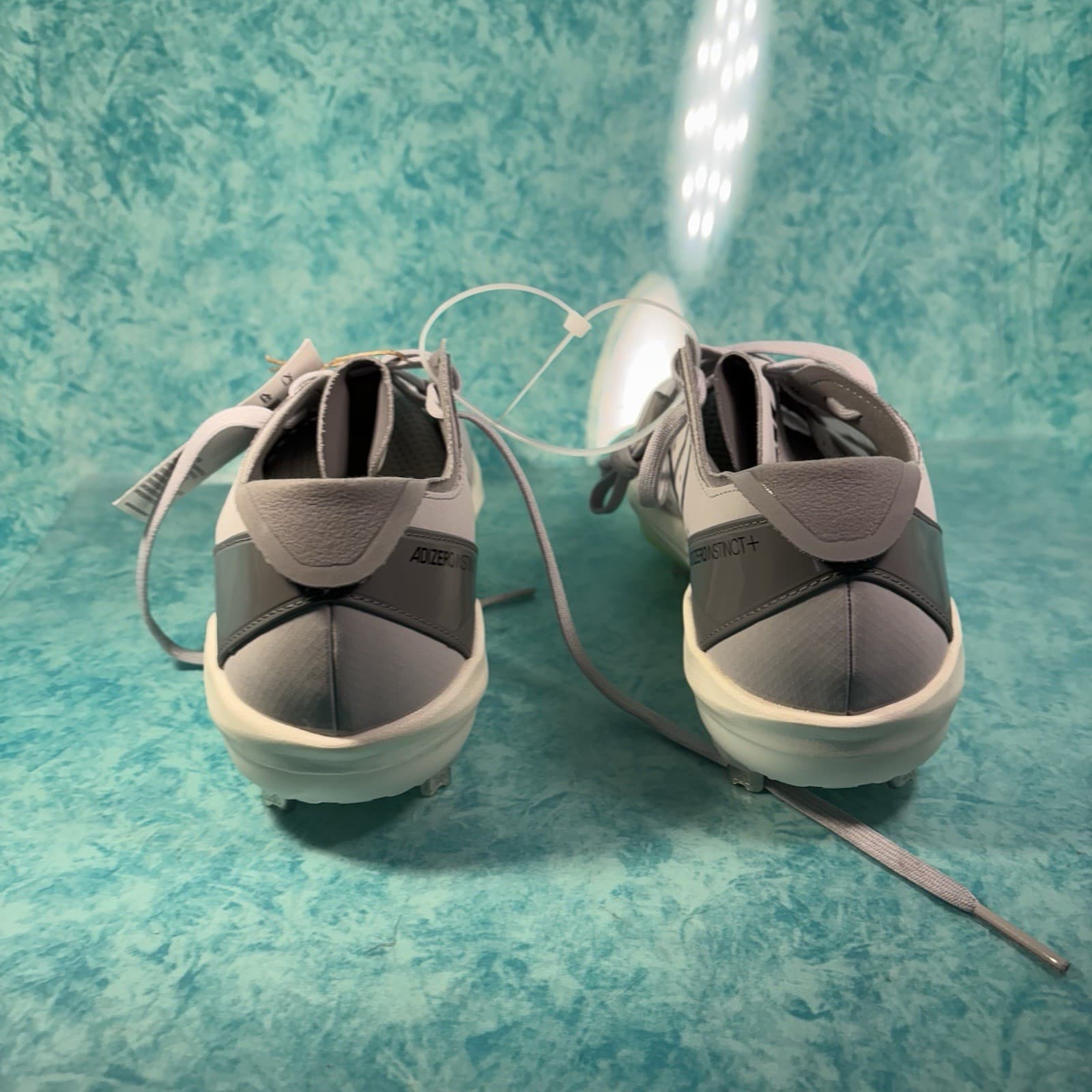 Adidas Adizero Instinct+ Women’s Silver Low Top Softball Cleats Size 6.5 2