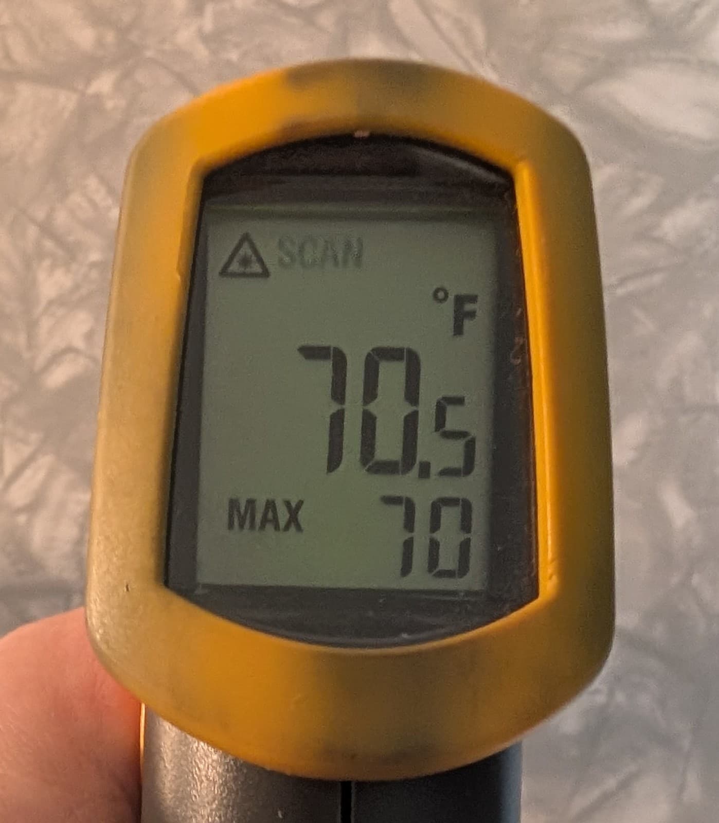 FLUKE 62 Mini Infrared Thermometer with Case 3