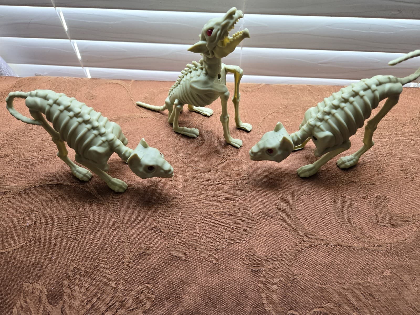 6" HOWLING WOLF SKELETON Figure, Eyes Light Up and It Really Howls Set of 3 2