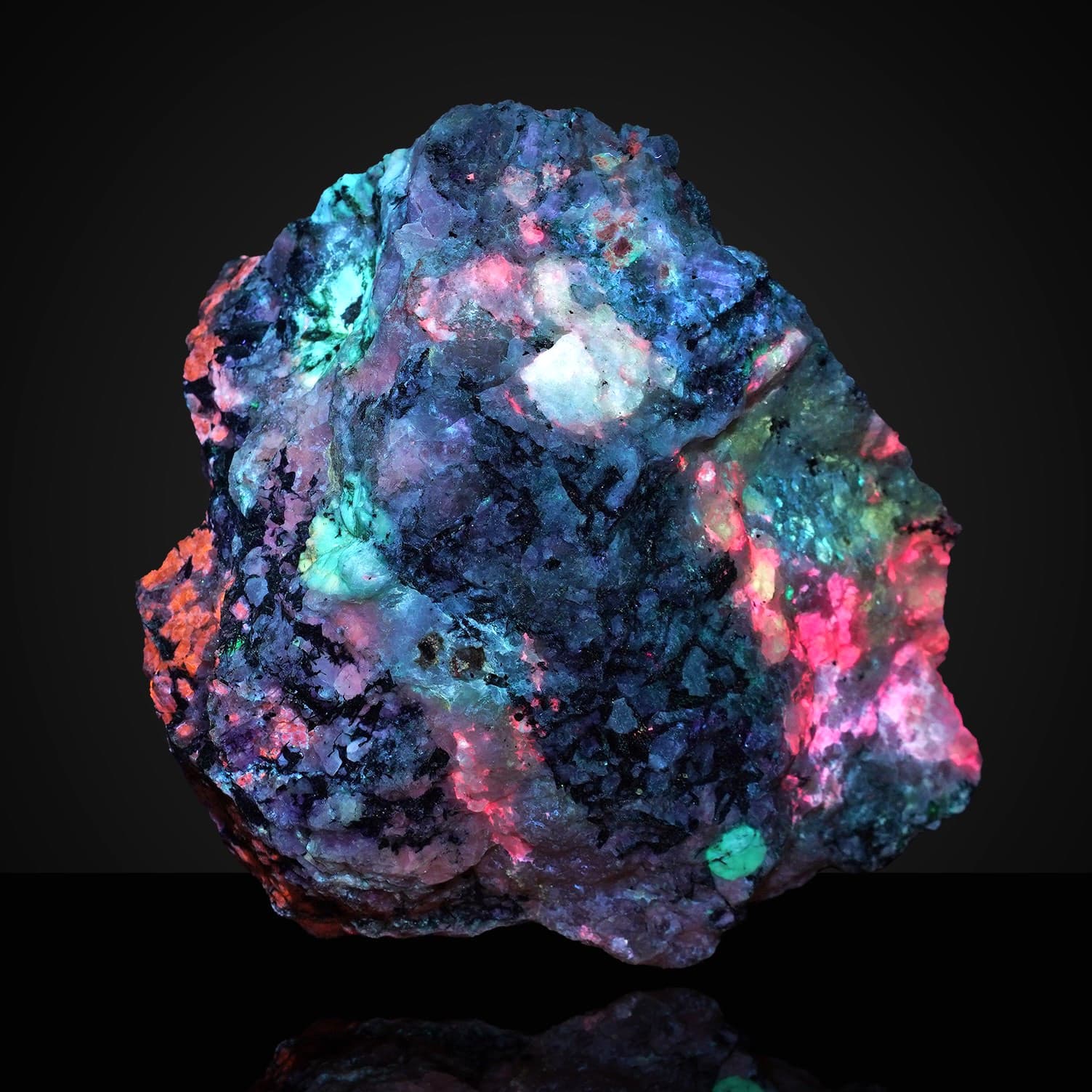 Tugtupite Analcime Sodalite more Fantasy Rock  Greenland Top Shelf! 2