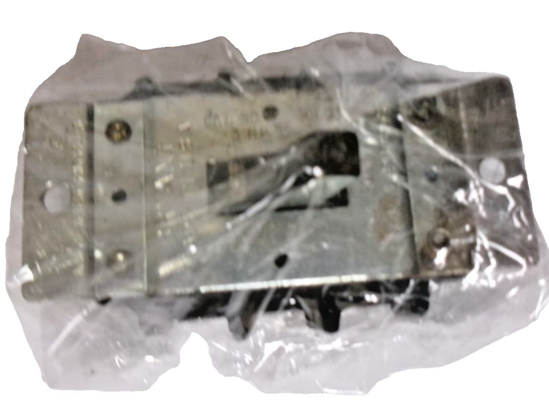 NEW-Hubbell Bryant 30003 manual motor 30A starting switch 3P 20hp @ 600V 6