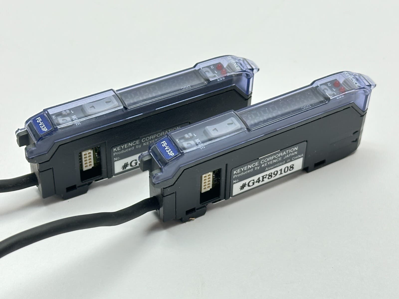 Keyence FS-V33P Fiber Sensor Amplifier Main Unit PNP LOT OF 2 3