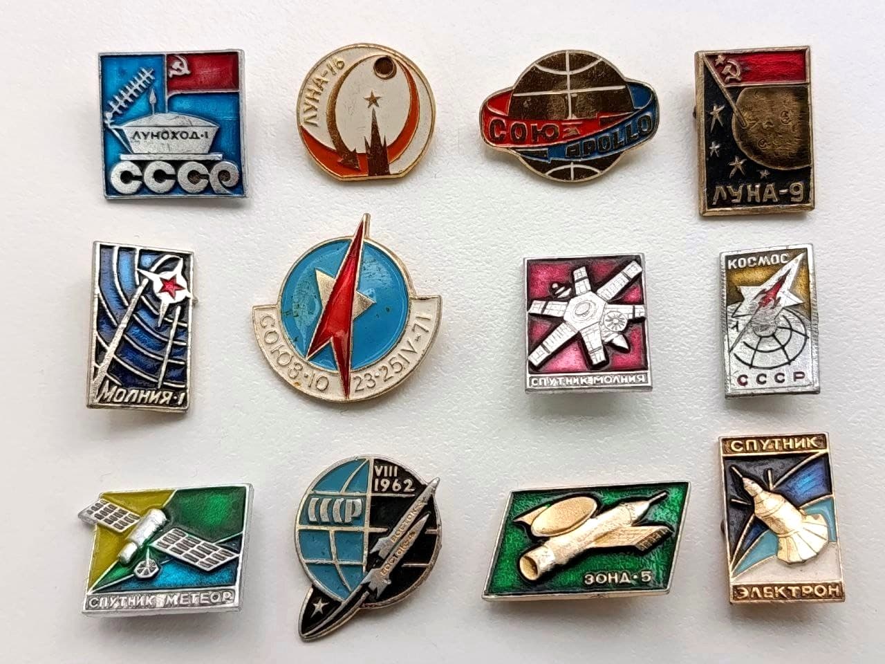 Soviet Russian Set 12 Badges Space Program USSR Soyuz-Apollo Spacecraft Sputniks 2