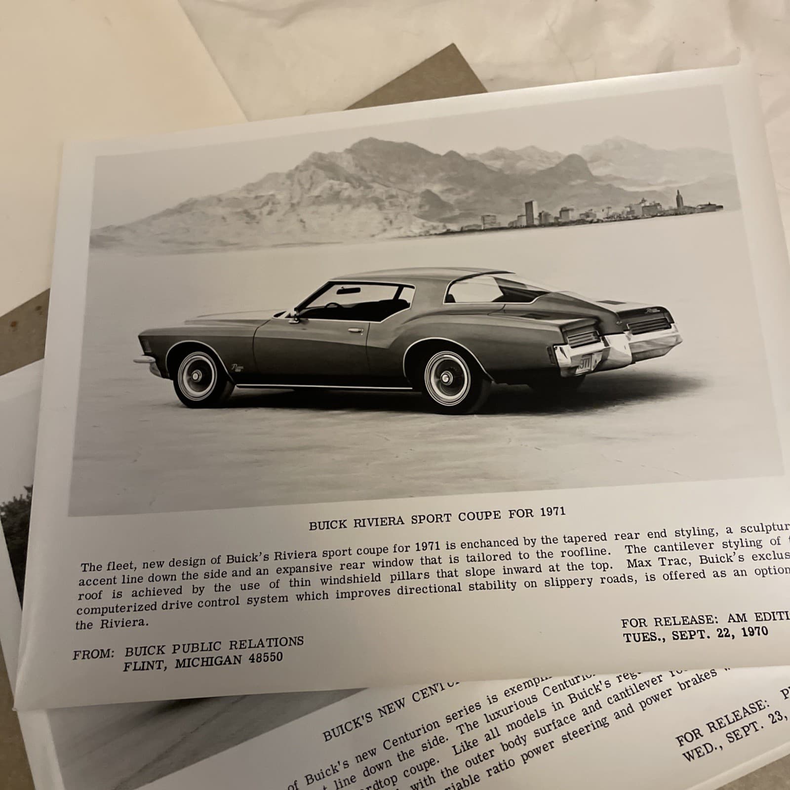 NOS 1971 Buick 2 Part Press Kit, Press Release For Riviera + Reg Line Up 7 Photo 4