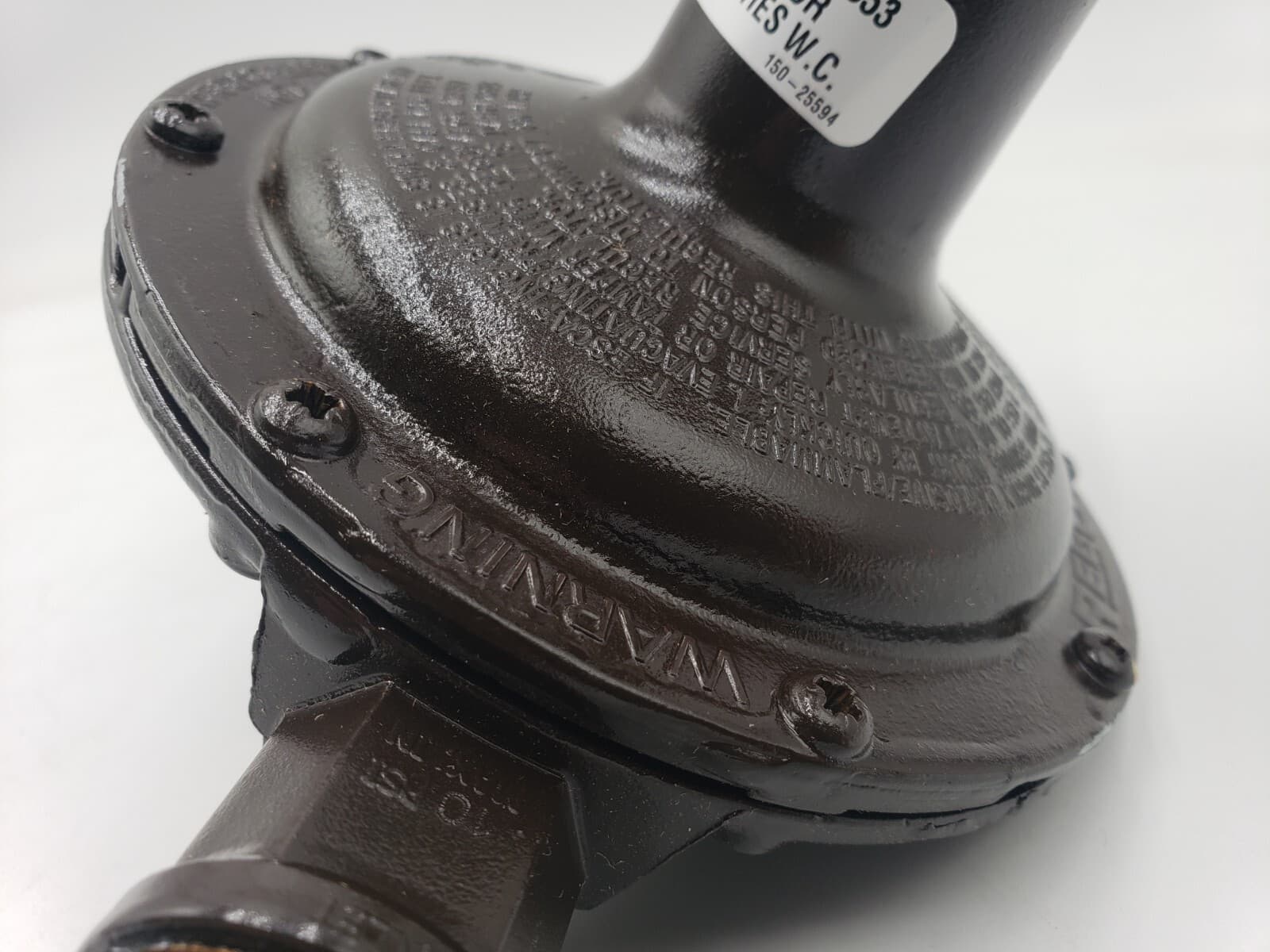 550-06553 LB WHITE REGULATOR LP PROPANE 11" WC 2ND STAGE VENT OVER OUTLET 5