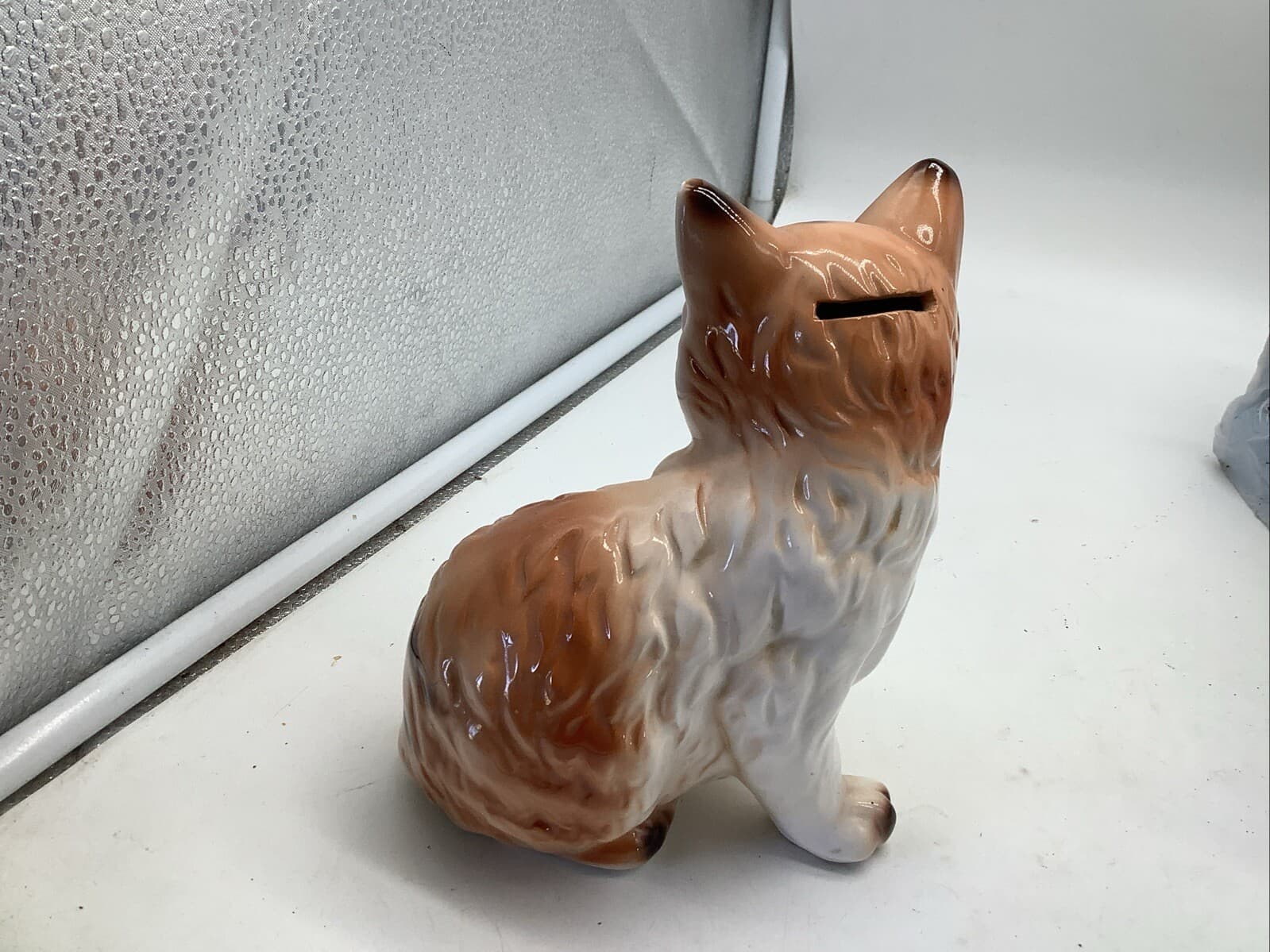 Vintage Artmark Kitty Cat Bank W Plug 6” Tall Nick In Ear Brown White Cute! 6