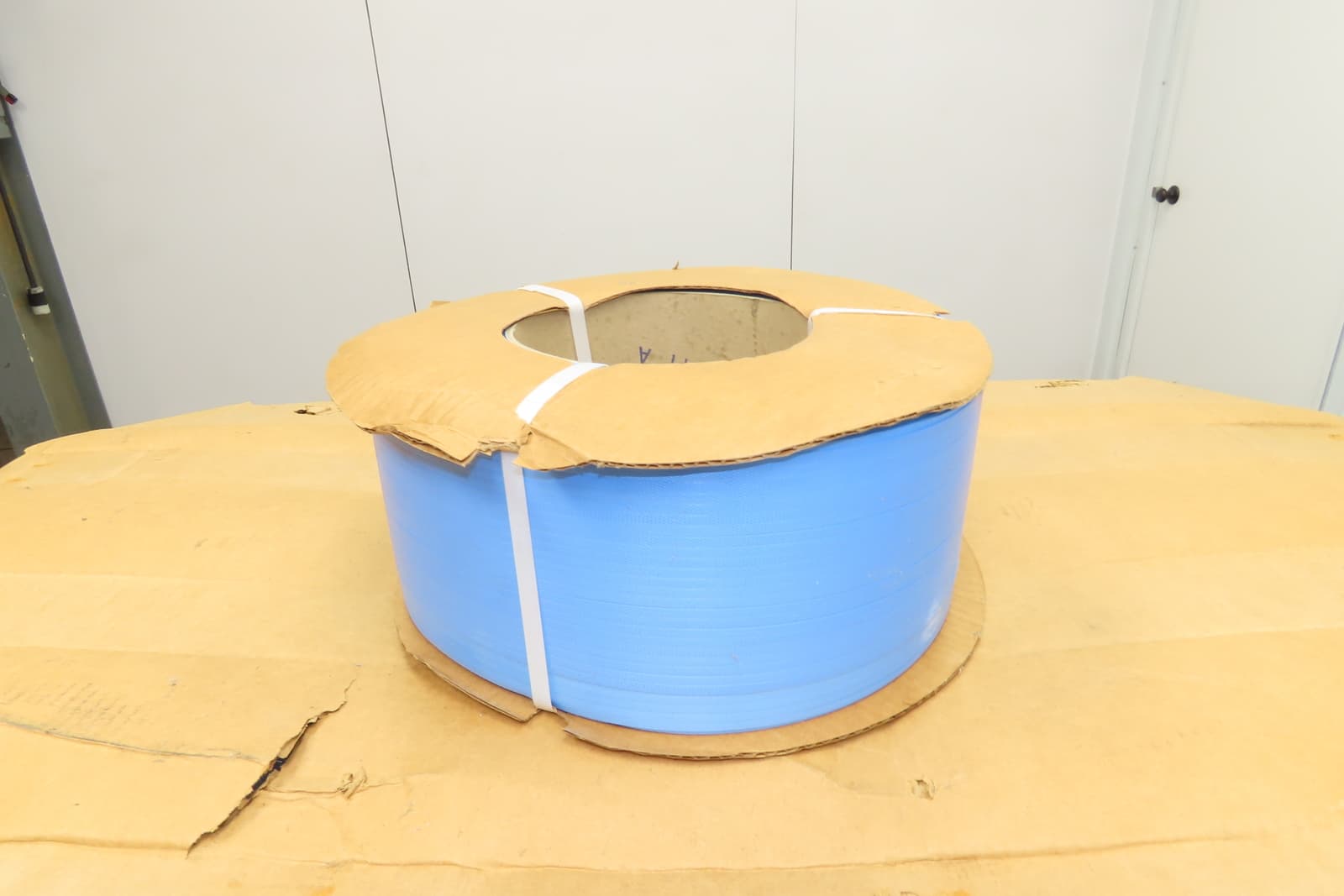 Dynaric PB2160-8BL Poly Strapping Blue Plastic Banding 7/32" W 6.5" x 8" Core