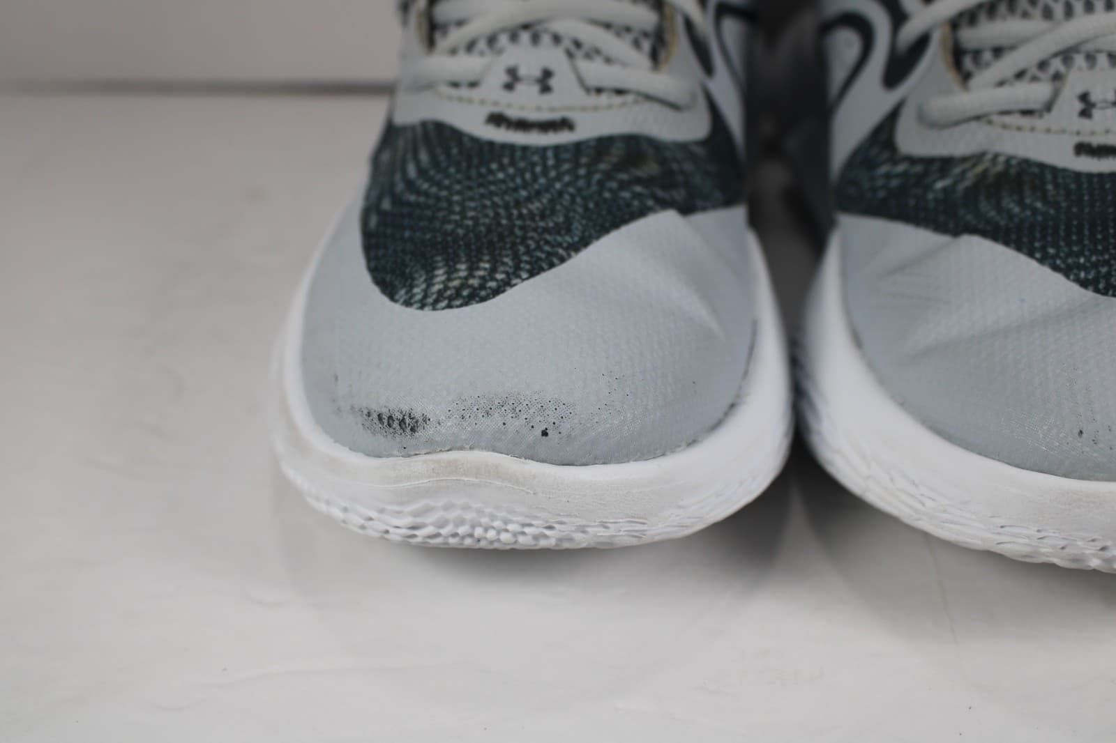 Under Armour Basketball Shoe Women's Gray/White Used Only On Basketball Court 9 3