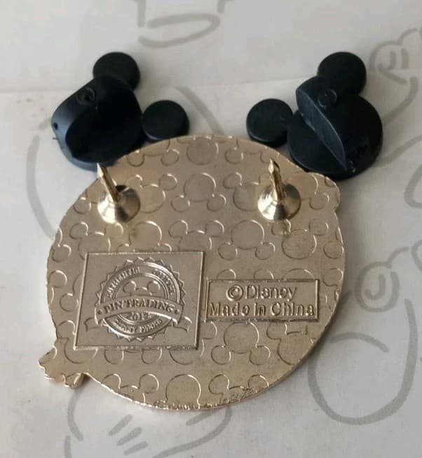 Huey Dewey and Louie Best Friends Mystery 2012 Disney Pin 90188 2