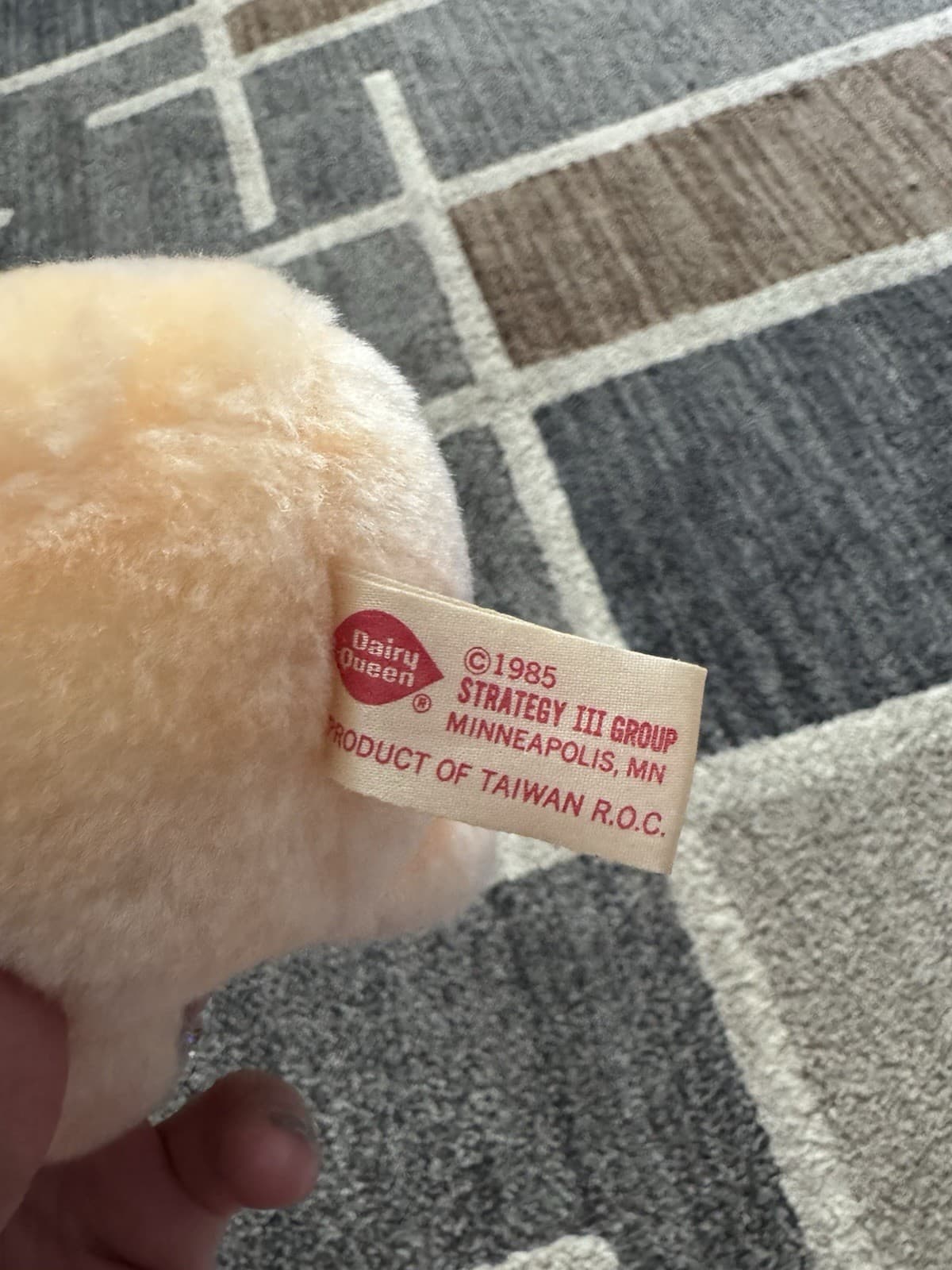 Vintage Dairy Queen Vanilla Gorilla 1986 Plush Toy 6