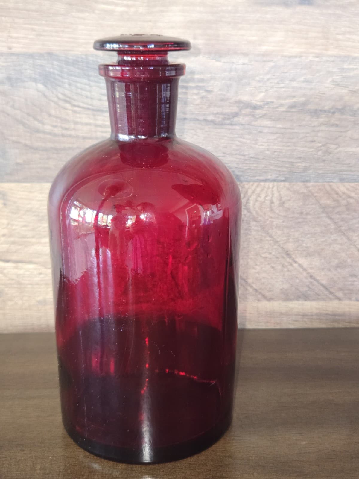 🔴 VTG Pyrex Ruby Red Glass Bottle w/ Stopper Laboratory Apothecary Jar USA