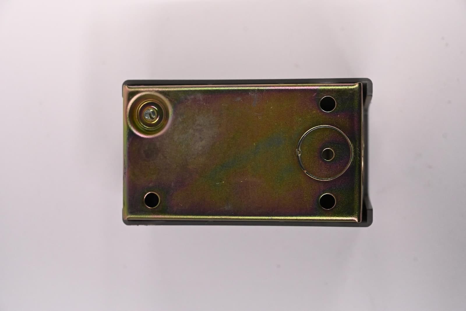 Manual Starter, fractional horsepower, 16A, 1pole, 1HP at 277 VAC,toggle 2510FG1 4