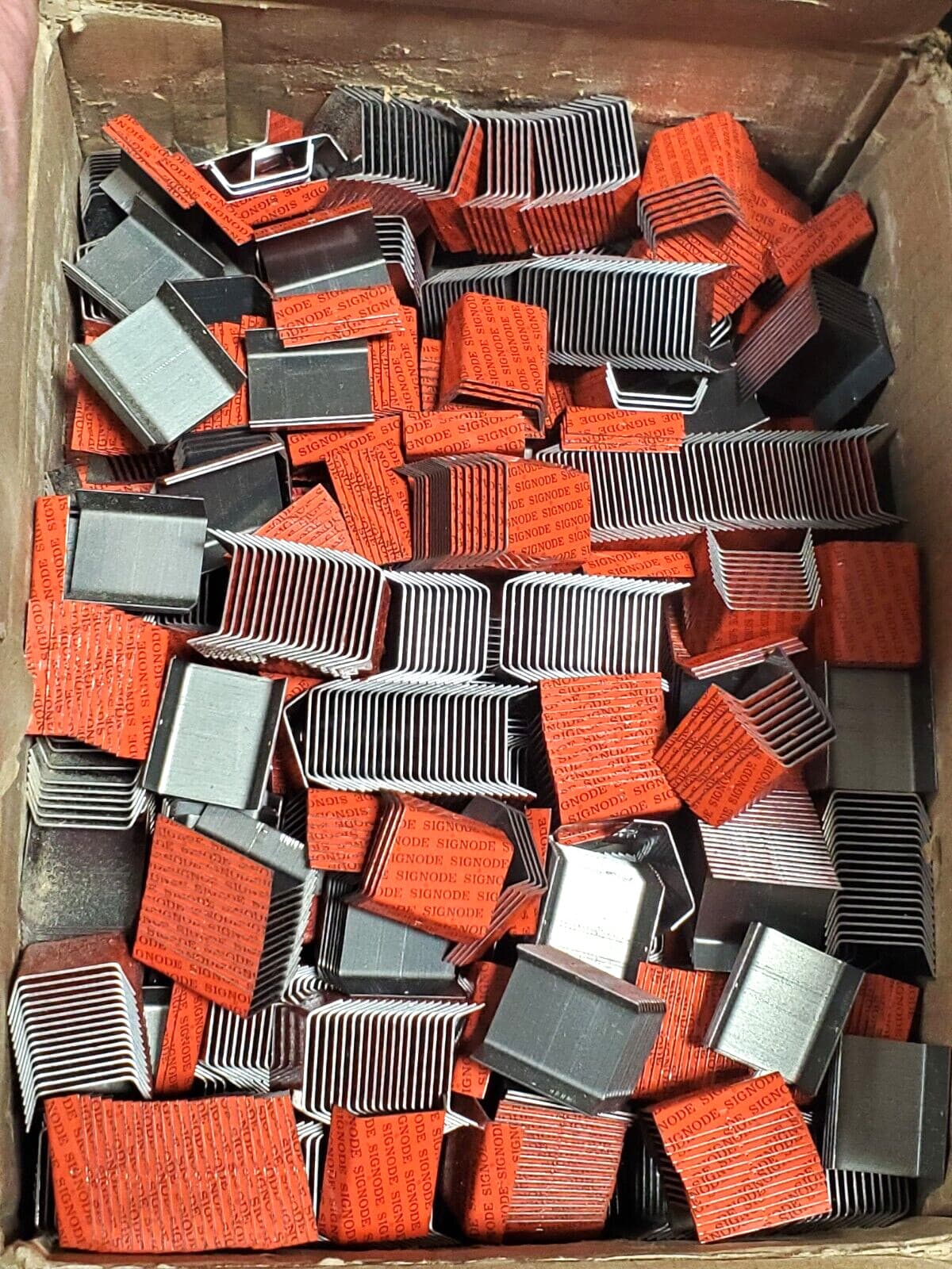 1000 PIECES - SIGNODE Nestack Steel Strapping Seals 58/34AMP #000567, 5/8"
