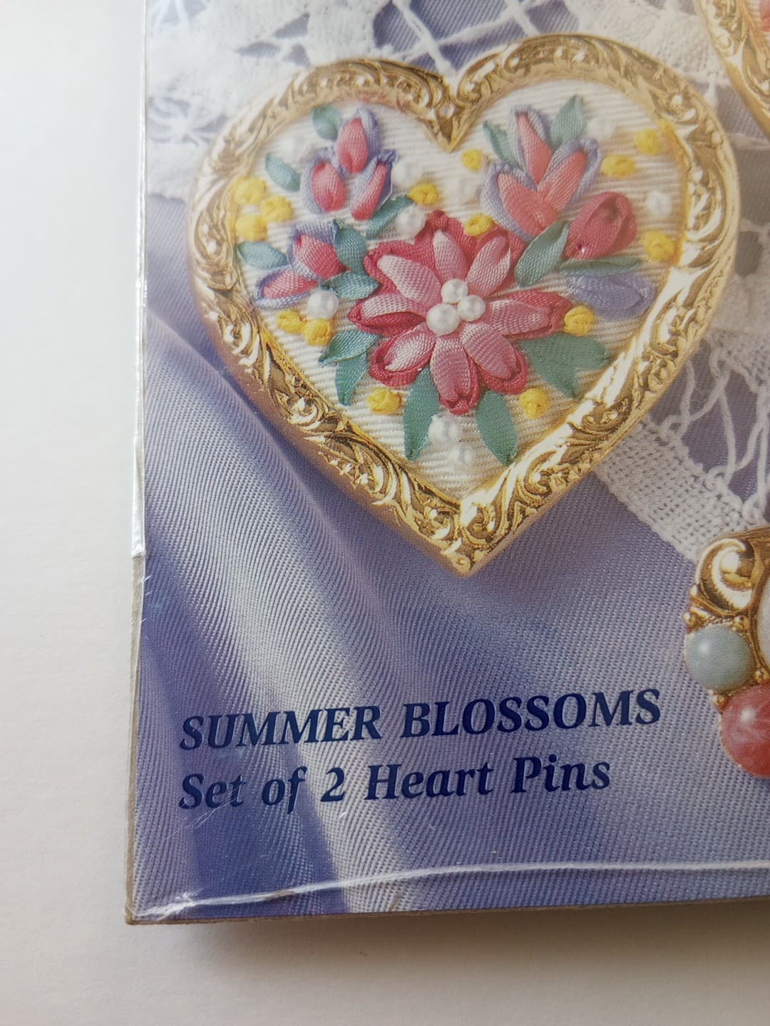 New Bucilla Ribbon Embroidery Summer Blossoms 2" Heart Pins 40998  4