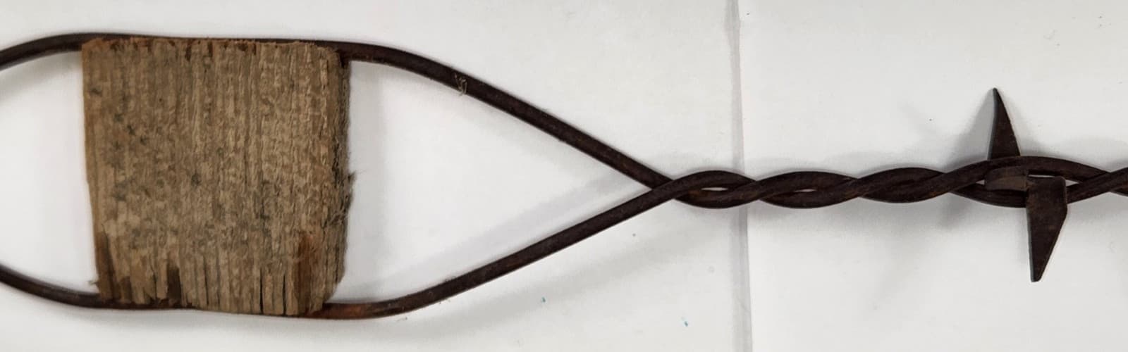 Scutt's Wooden Block Arrow Plate Barb - ANTIQUE BARBED WIRE 3