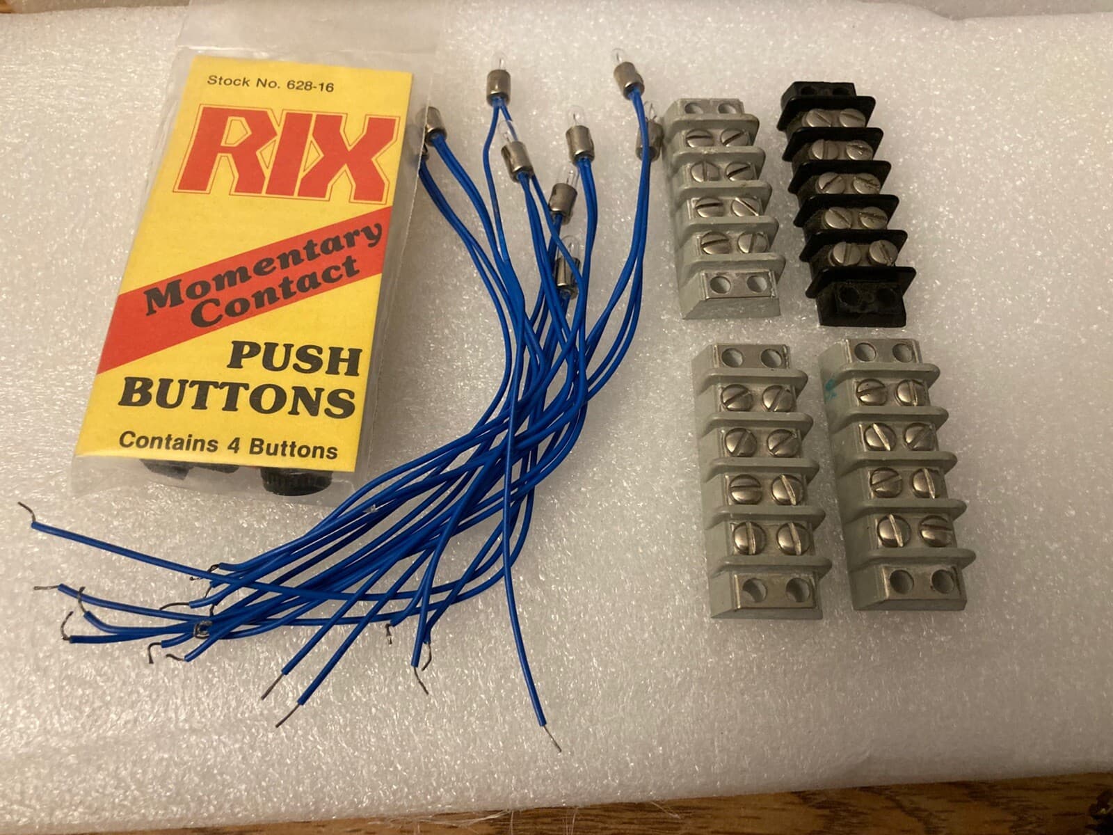 17 Pc Electrical Switches, Lights, And Electrical Terminal Strips (677DN/A6-7B)