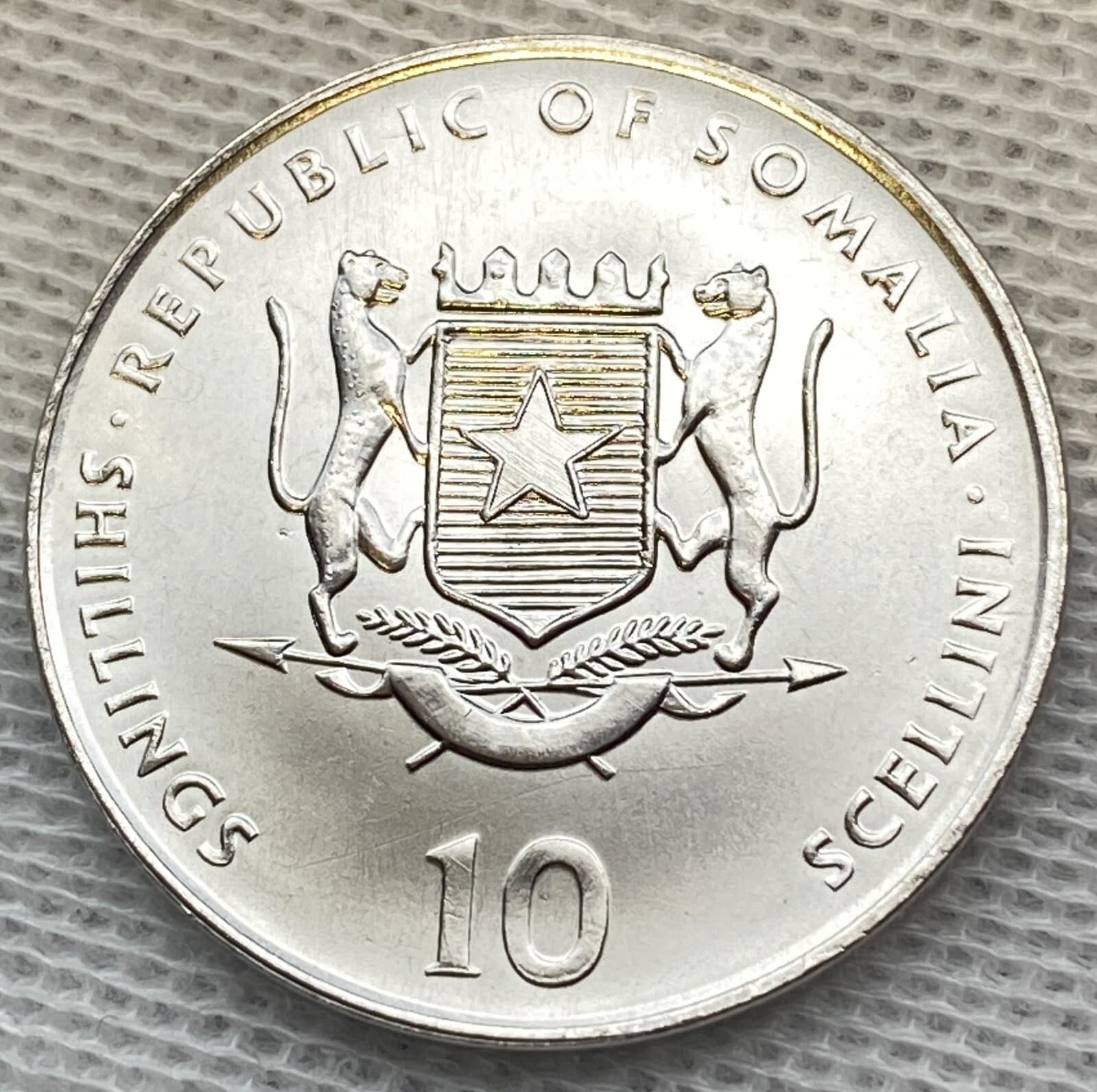 Somalia / 10 Shillings Tiger Type / 2000 / KM#92 / BU World Coin / (03-0182)