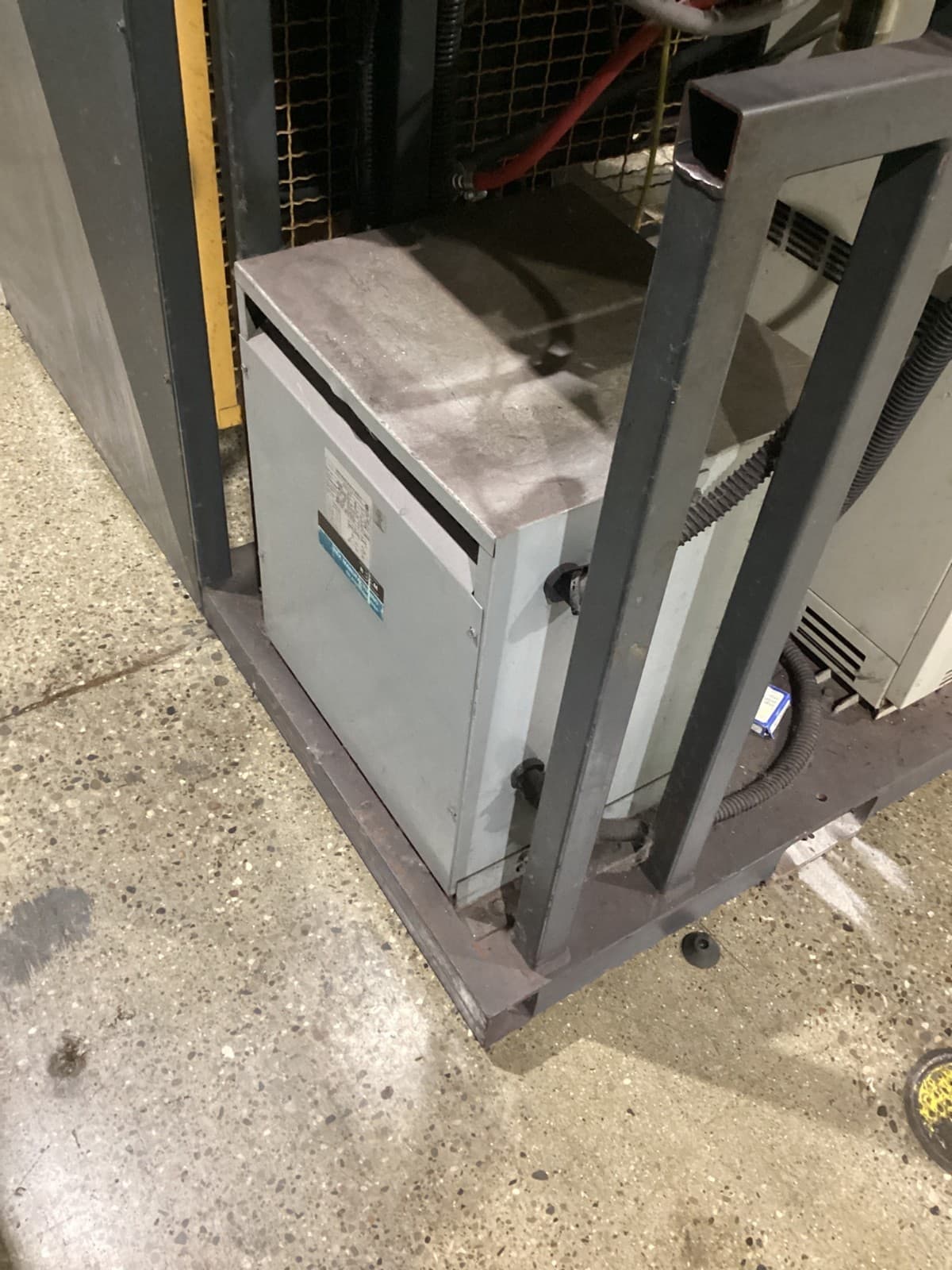 PANASONIC PerformArc VR-005CII Robotic Welding Cell w/ Indexer USED 6