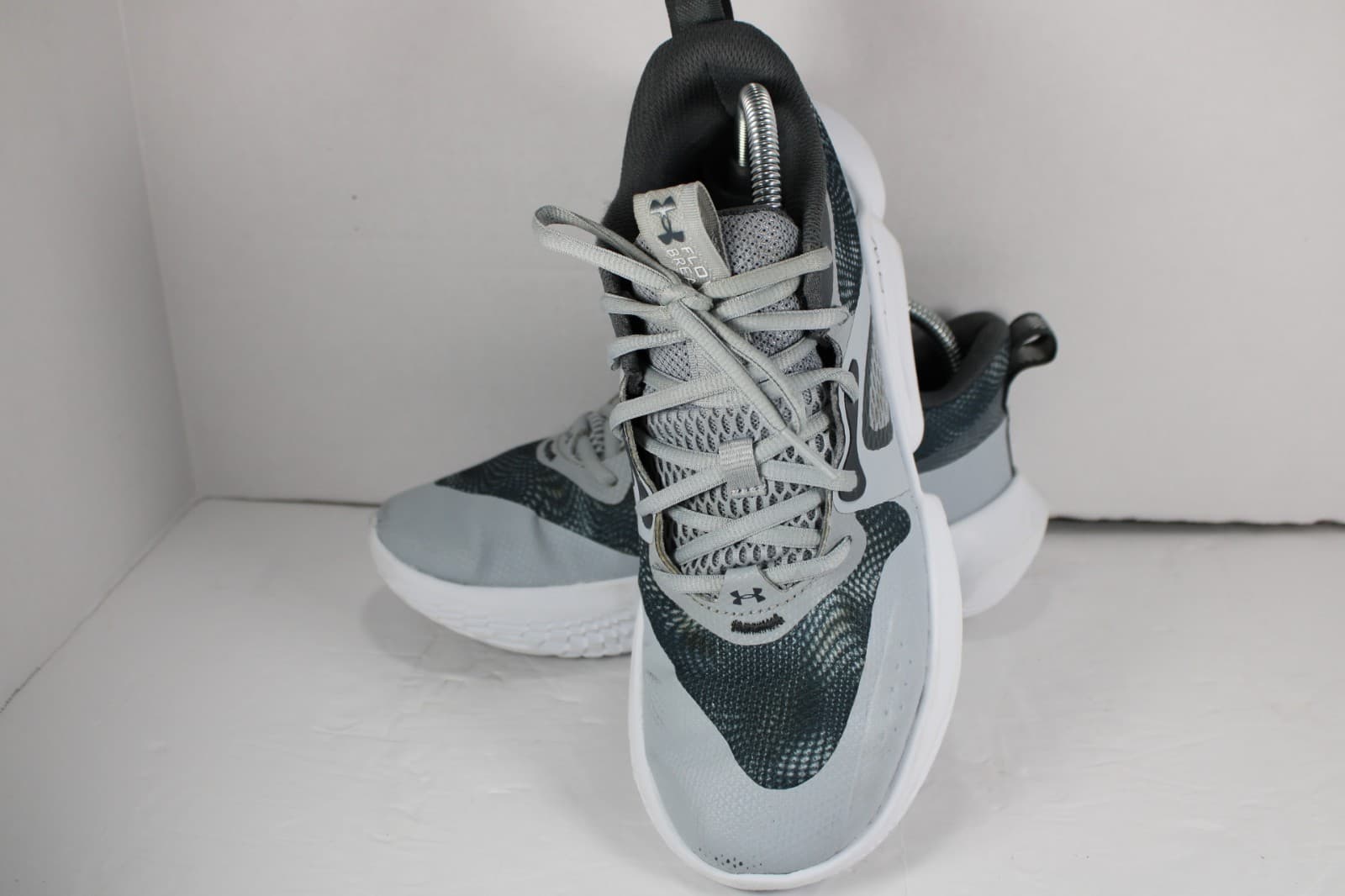 Under Armour Basketball Shoe Women's Gray/White Used Only On Basketball Court 9 4