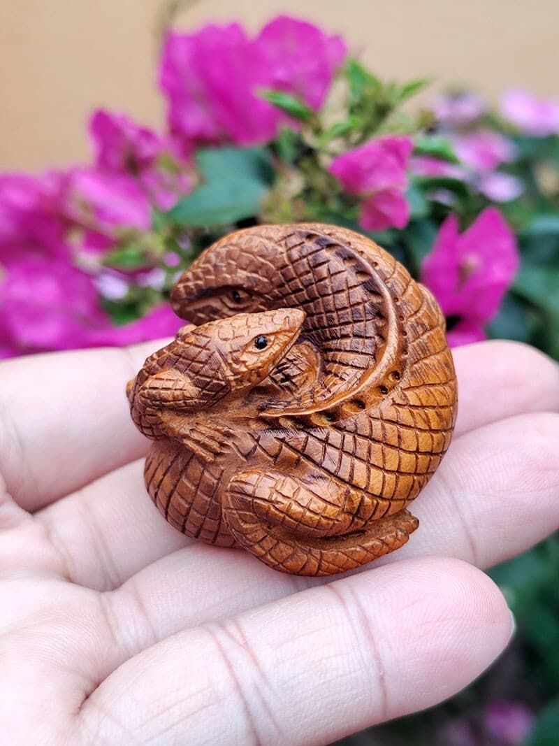 Y8286 - 2" Hand Carved Boxwood Netsuke Figurine - 2 Stunning Lizard 2