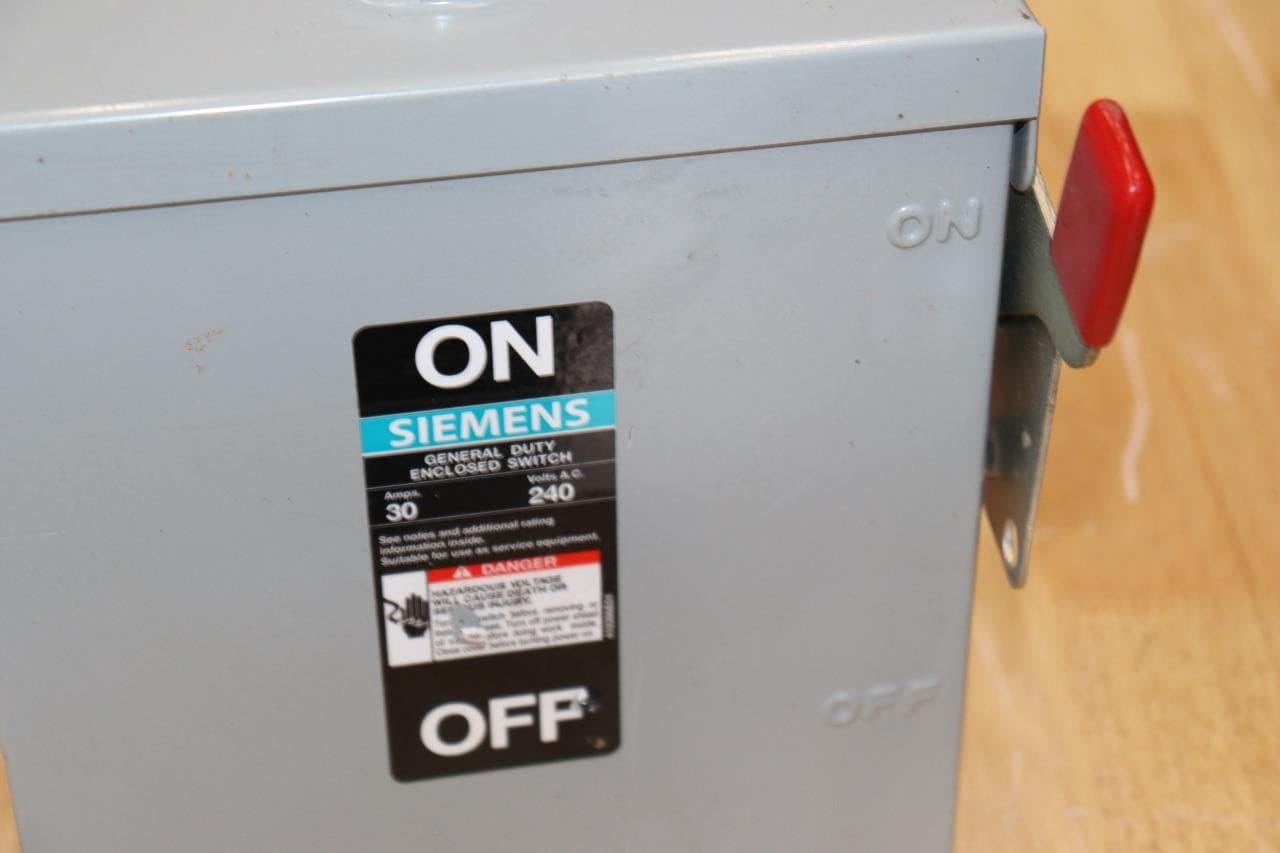 GE GF361NR New 3 Pole 30 Amp FUSED Weatherproof Switch Disconnect #N 3