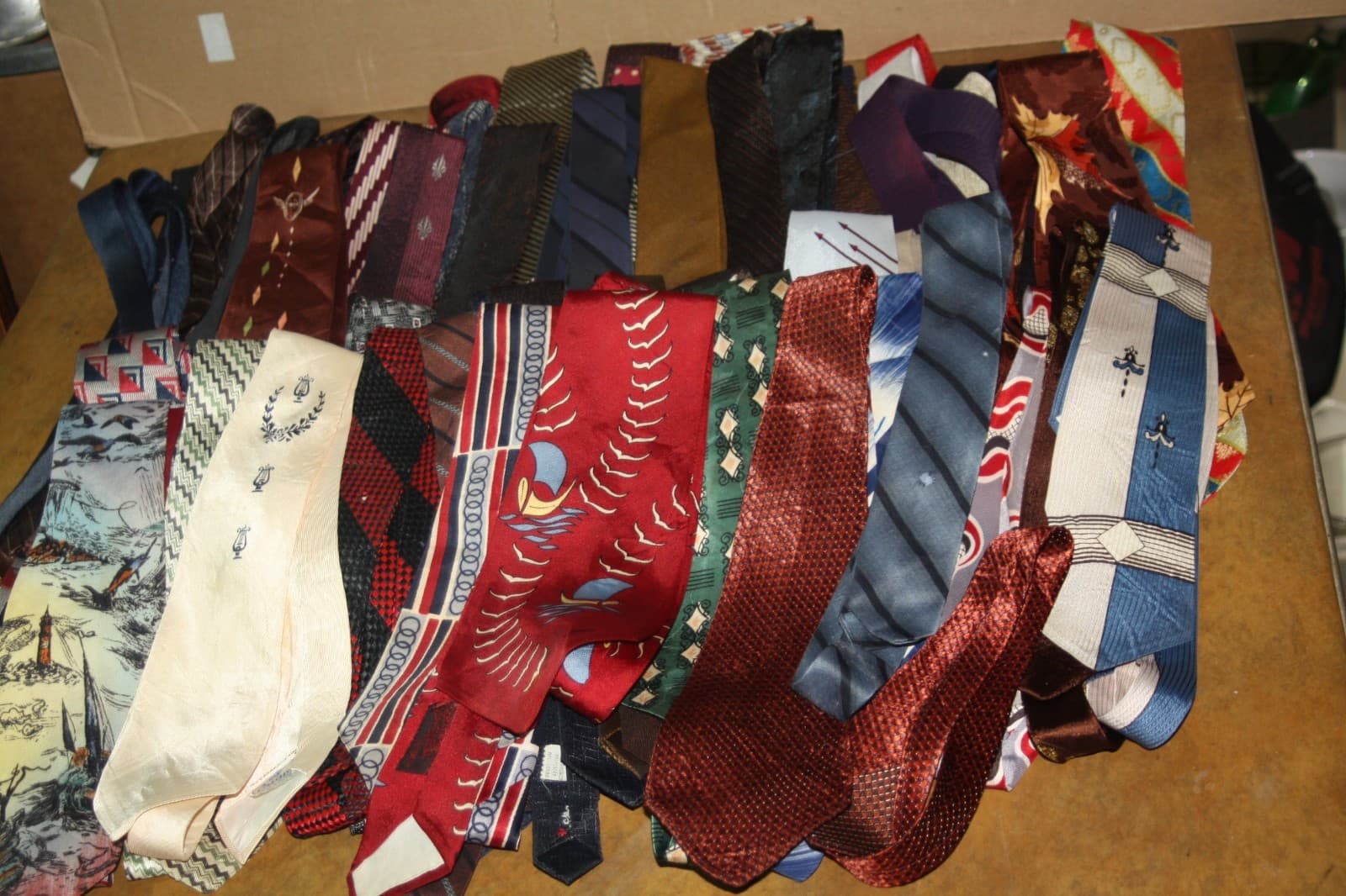 Big Lot of 114 Vintage 1940's -50's-60's Men’s Neck Ties- Silk - Acetate- Rayon 4