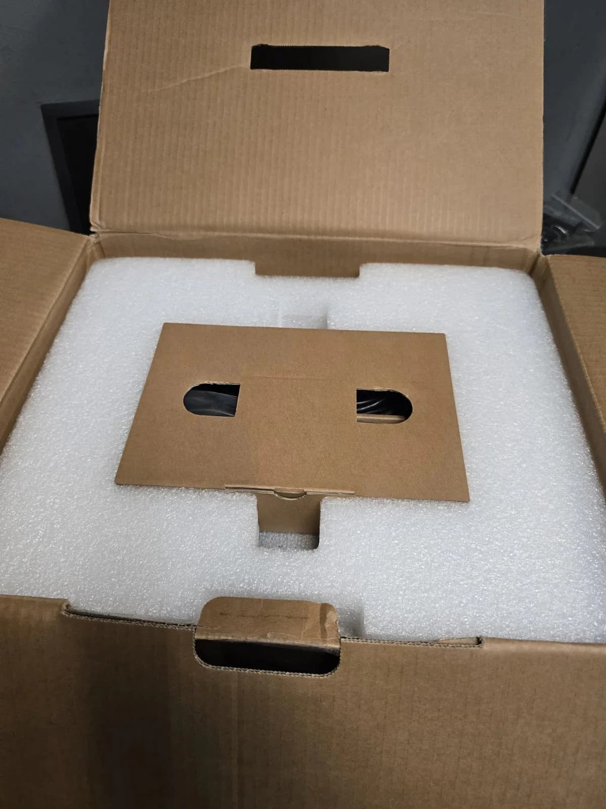 Synology DS1621xs+ 6-Bay NAS Storage System Intel Xeon Quad-Core Brand New... 3