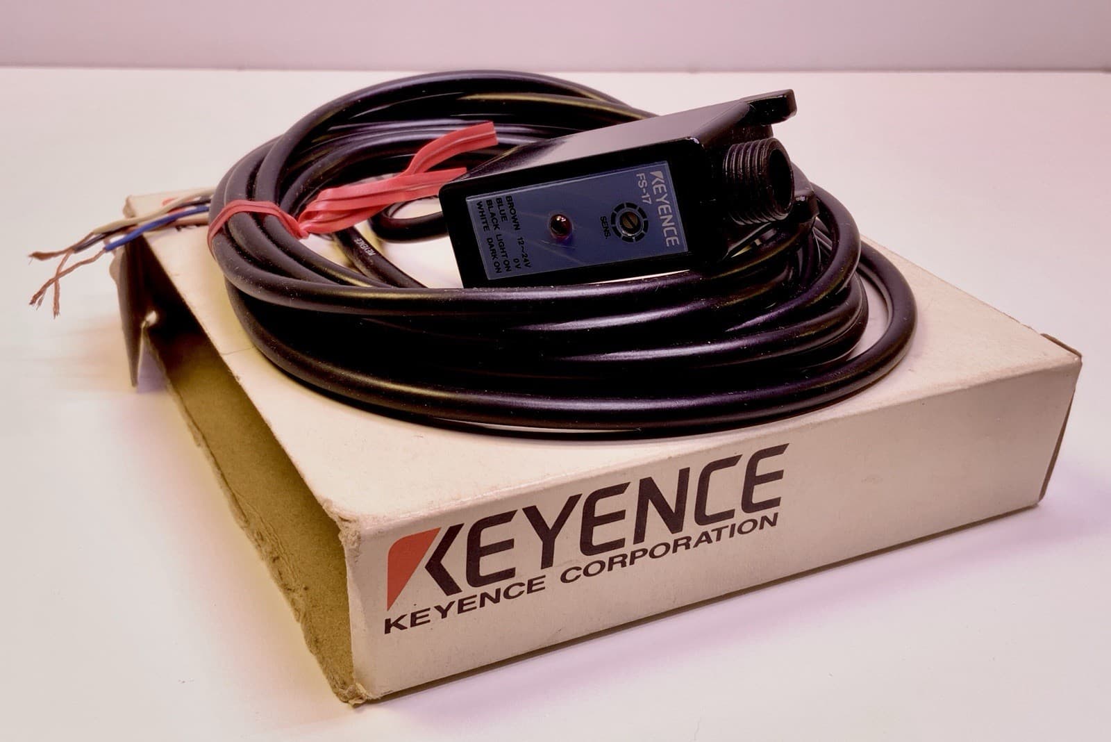 NEW Keyence FS-17 Photoelectric Amplifier NPN Fiber Optic Only, Packaging Torn
