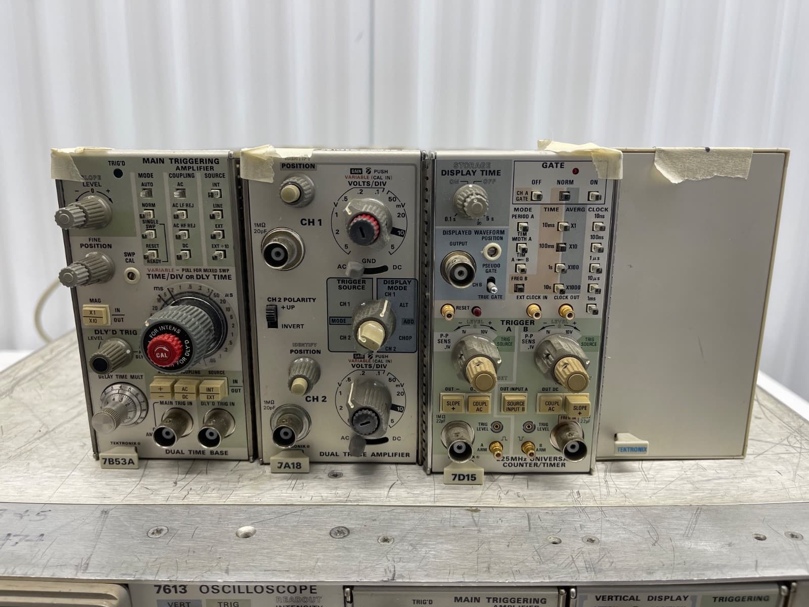 Tektronix 7613 Analog Oscilloscope w/ Modules 7B53AN 7D12 7A18 7B53A 7A18 7D15 5