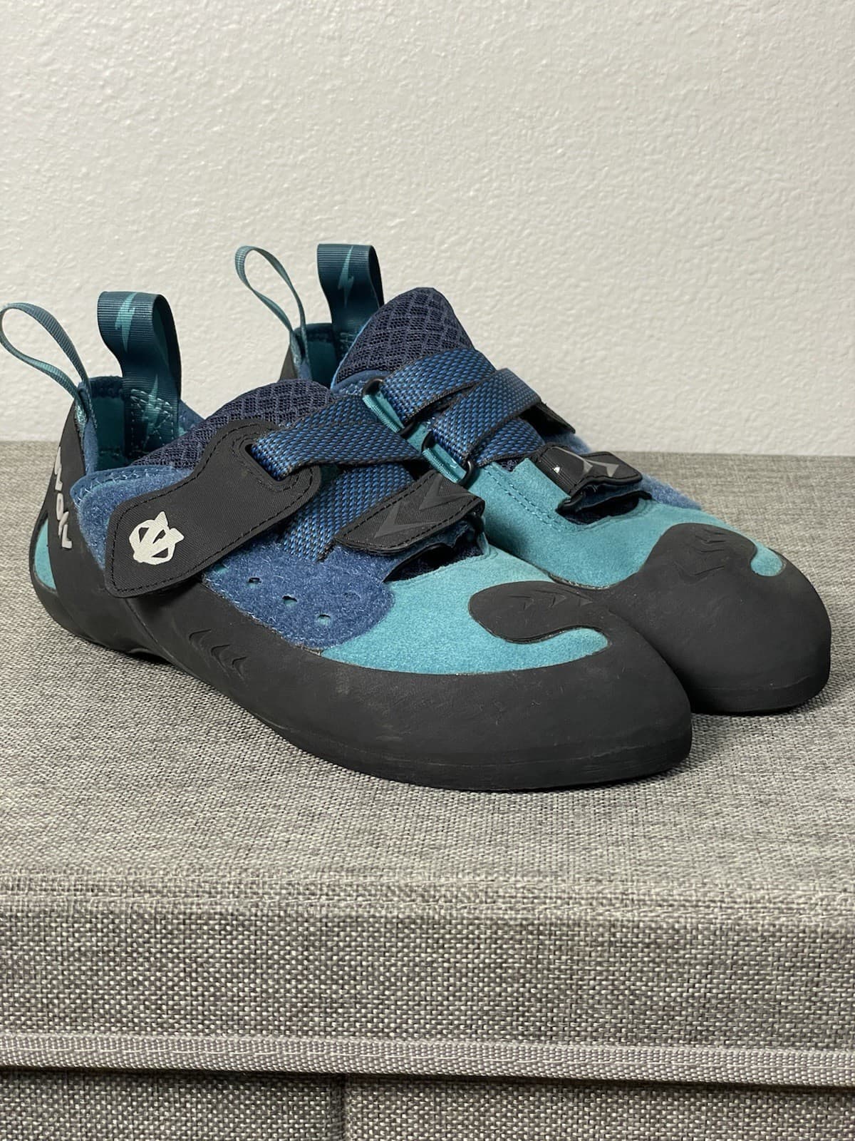 Evolv Kira Climbing Shoes Women’s Size US 9 / EUR 40 Teal Blue Excellent Cond
