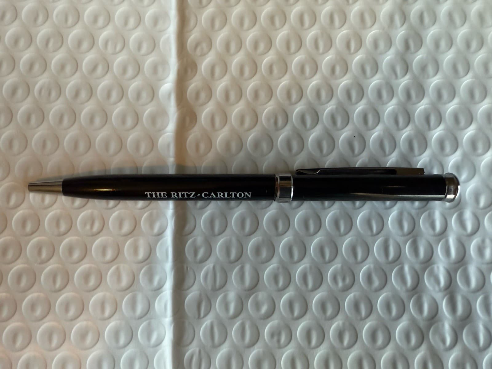 The Ritz Carlton Metal Ball Point Twist Pens Sleek Black Silver - 5 Pack NEW 2