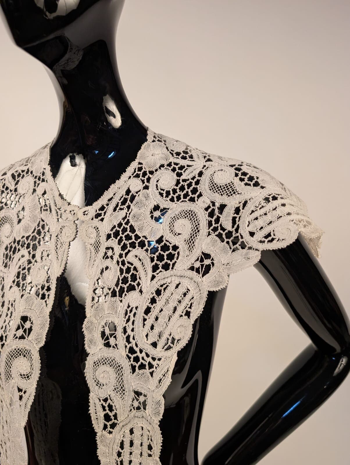 BEAUTIFUL VICTORIAN 19TH C HAND MADE LACE COLLAR FOR DRESS 5