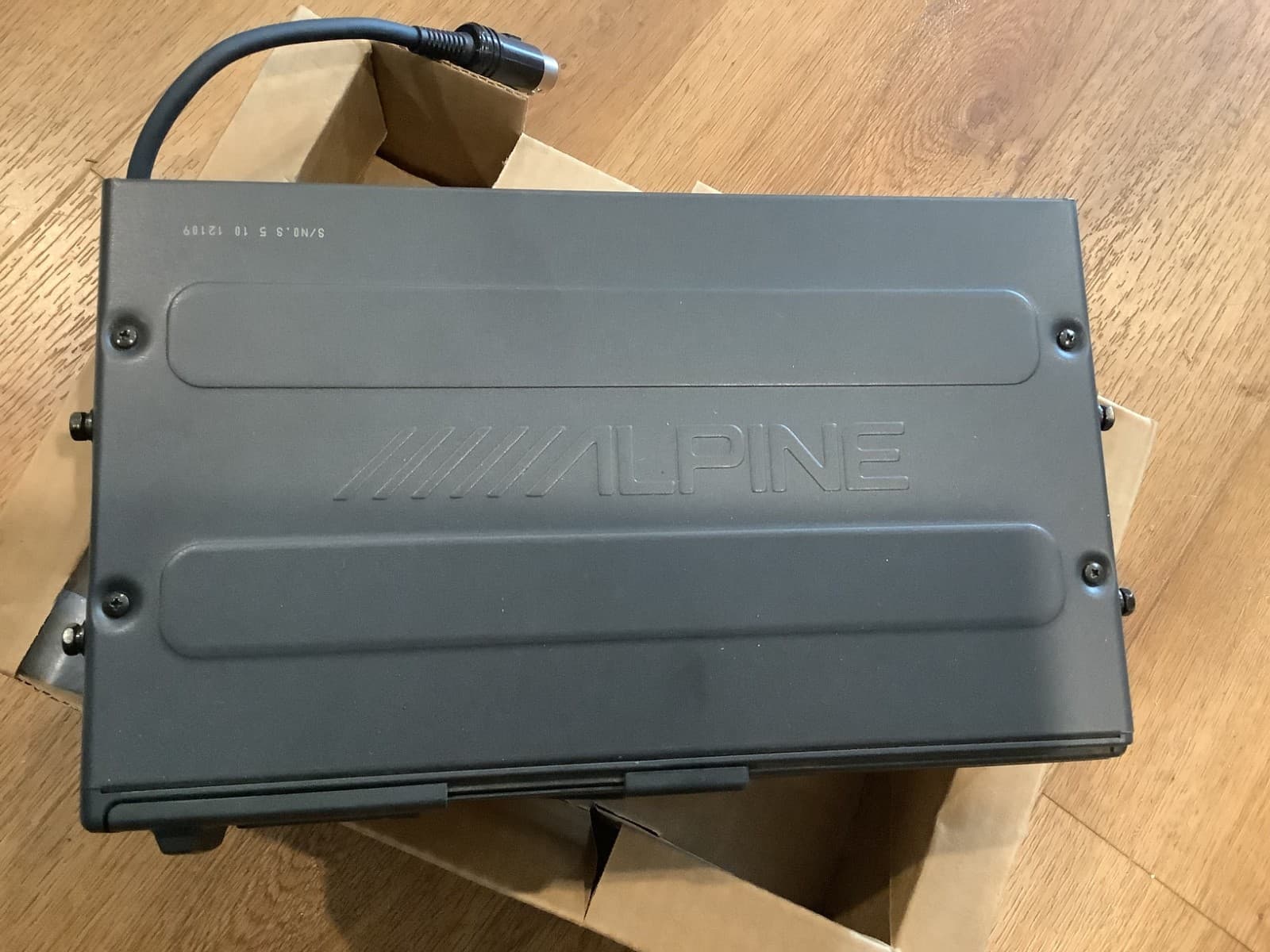 Vintage Alpine CHM-S620 - 6 CD Changer with Magazine - 6