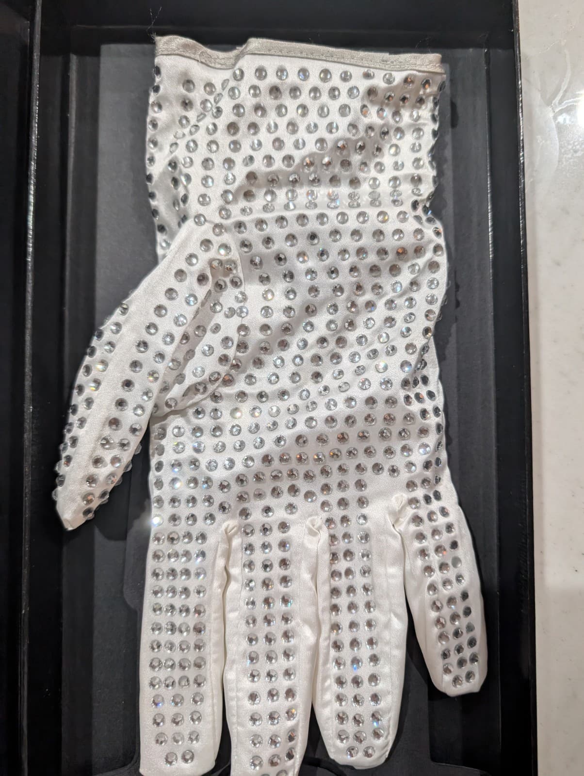 COLLECTIBLE Michael Jackson ONE Cirque du Soleil Light Up Glove – 4 Modes - MINT 3