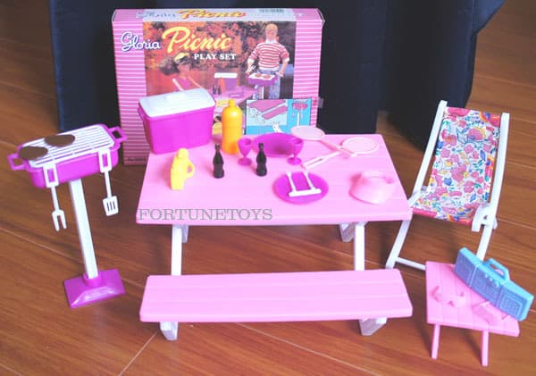 NEW GLORIA DOLL HOUSE FURNITURE PICNIC Bench BBQ Stand Lounger PLAYSET (9504) 2