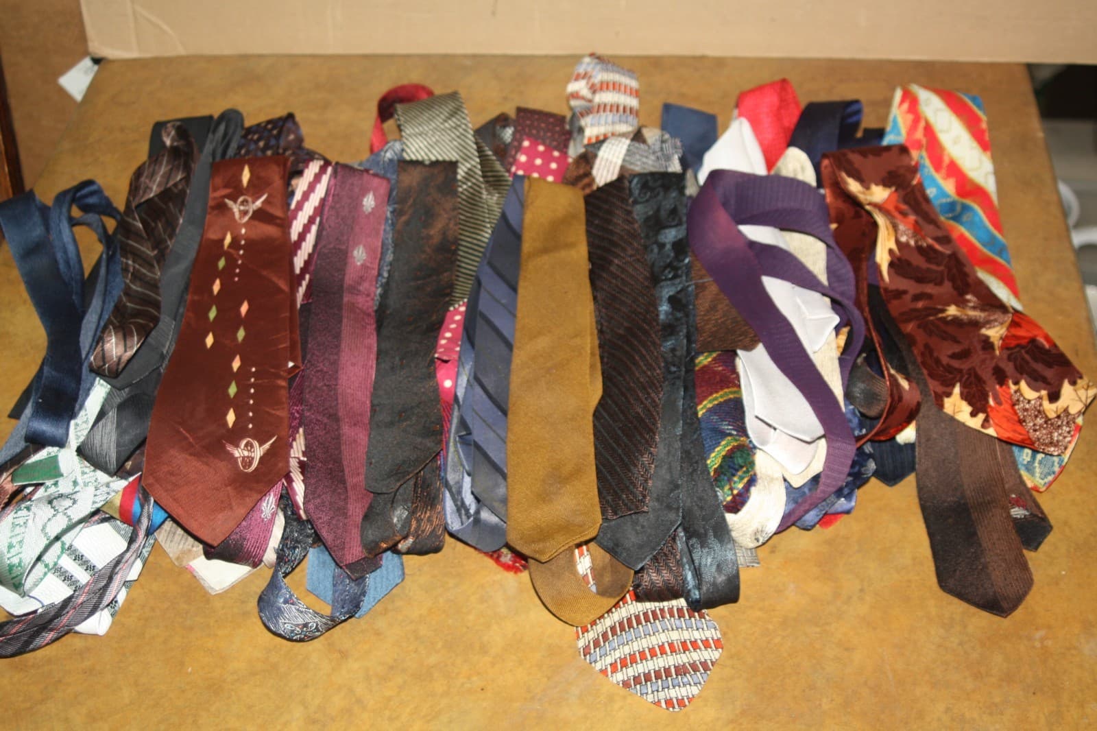 Big Lot of 114 Vintage 1940's -50's-60's Men’s Neck Ties- Silk - Acetate- Rayon 5