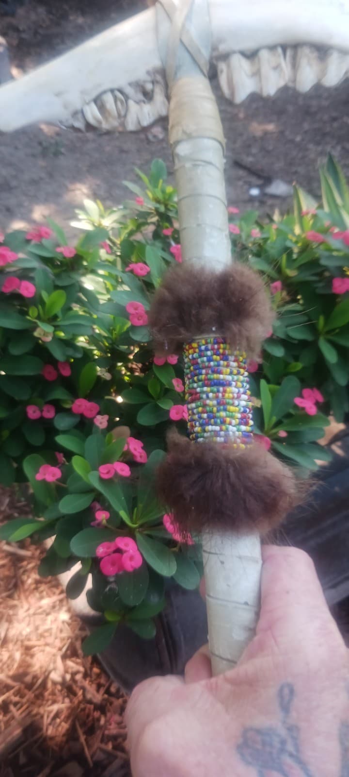 **AWESOME OLDER  NATIVE AMERICAN BISON JAWBONE TOMAHAWK  FRINGE VERY NICE ! ** 4