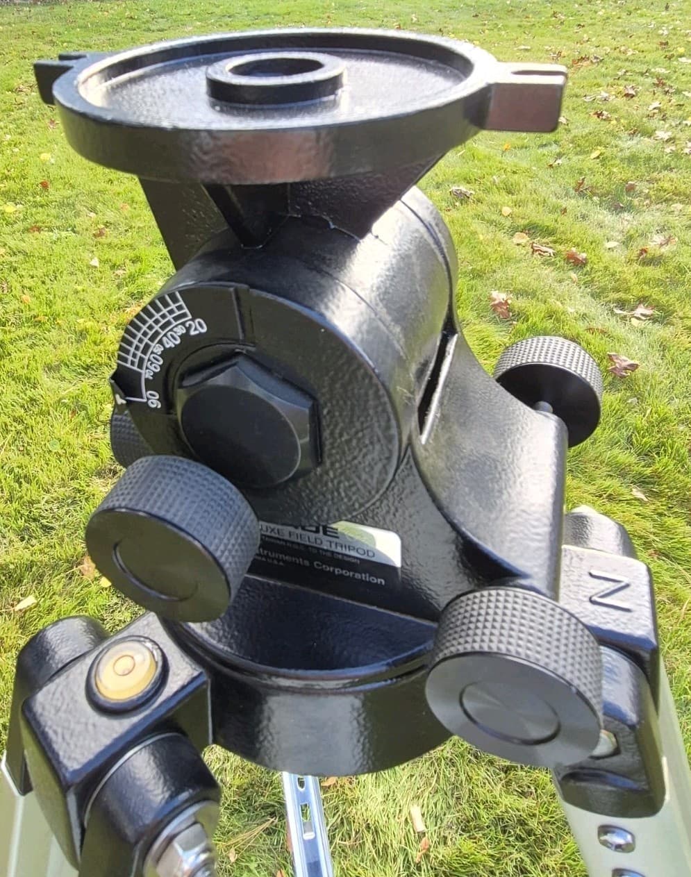 Meade #883 Deluxe Field Tripod For Etx-90ra, Etx-90ec, and Etx-125ec Telescopes 5