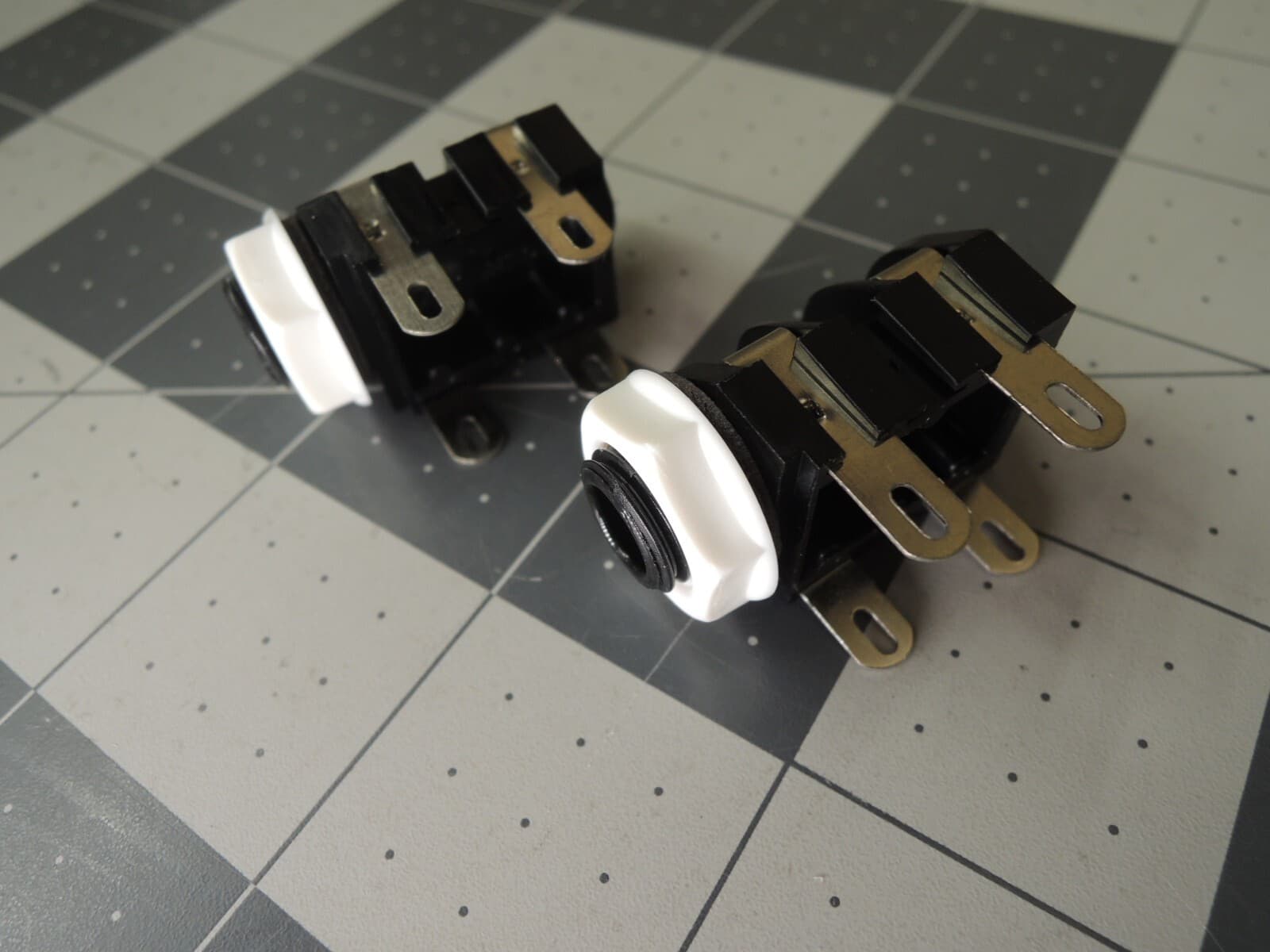 Two New 1/4" 'Cliff' Input jacks For Vox AC-15 & AC-30 Amplifiers w/ White Nuts 5