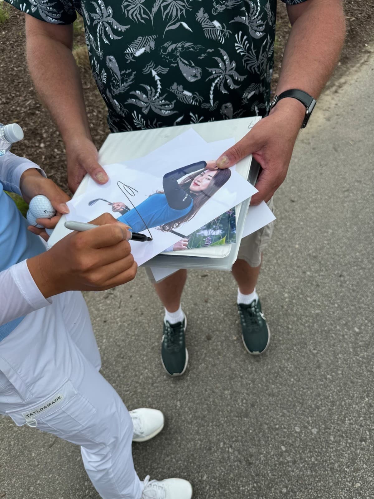 Ina Yoon LPGA star rookie  signed autographed 8x10 golf photo Korea PROOF JSA b 3