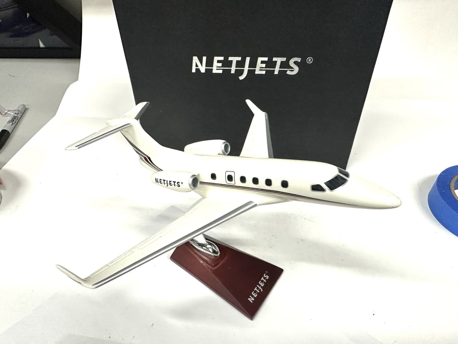 NEW Embraer Phenom 300 Jet By Netjets Airplane Model _ 1:72 Rare 3