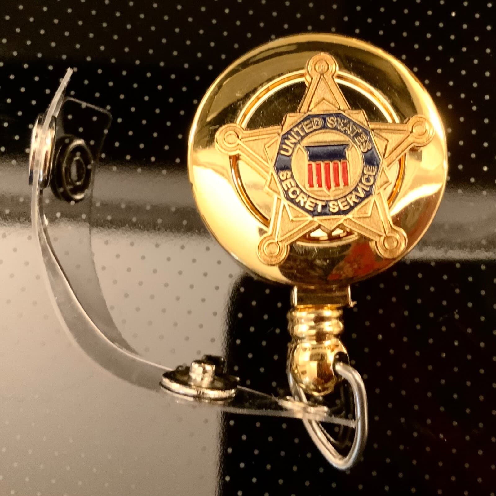 United States Secret Service ID Holder Gold Logo on ID Reel 2